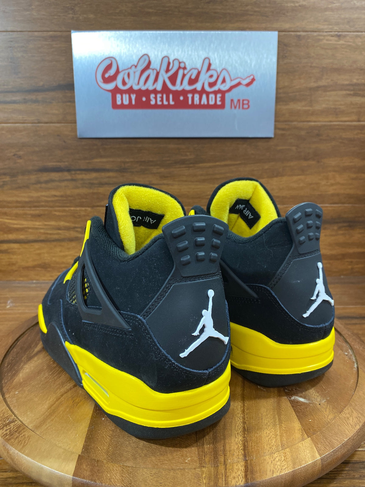 Jordan 4 Retro Thunder (2023)