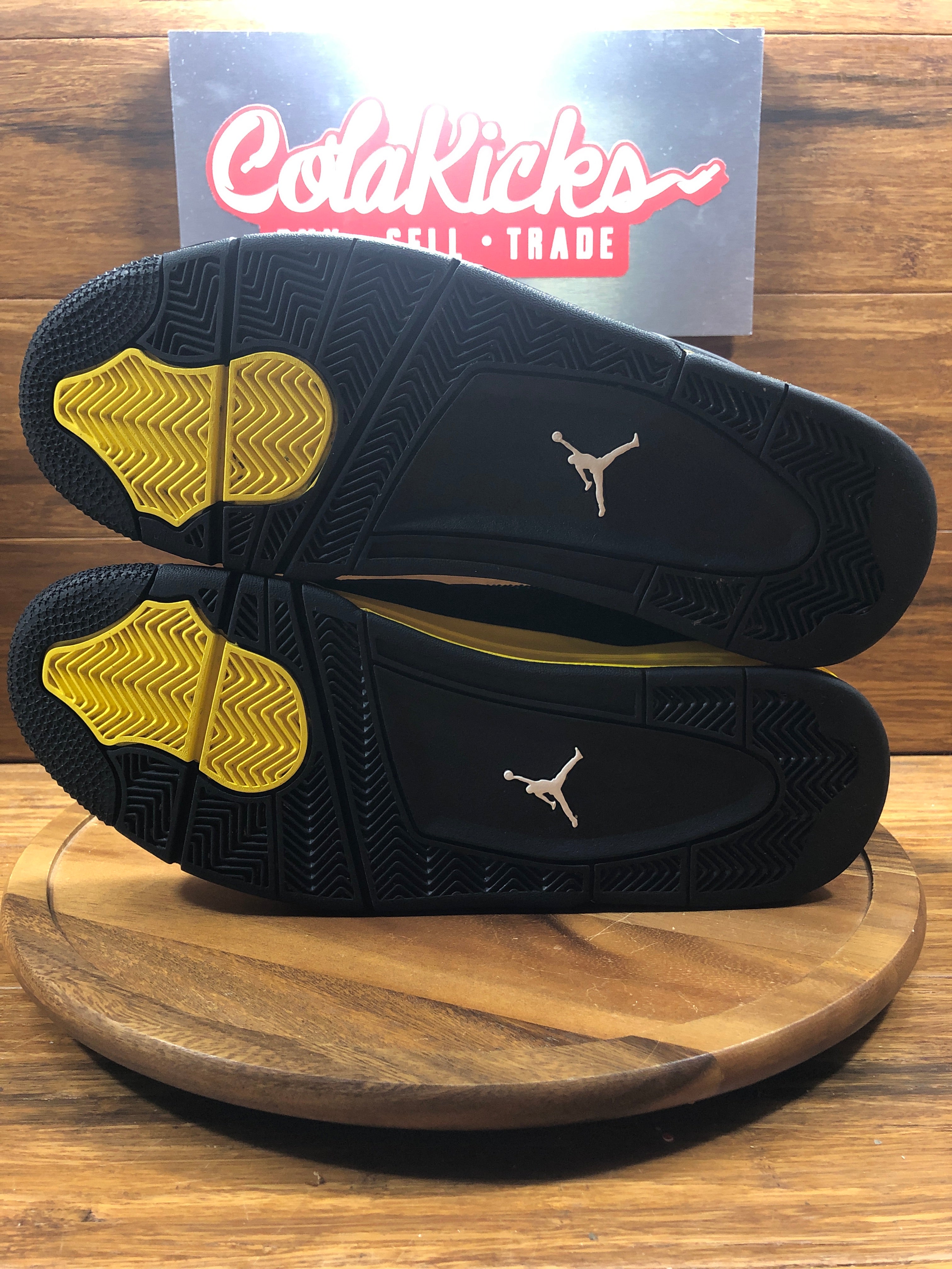 Jordan 4 Retro Thunder (2023)