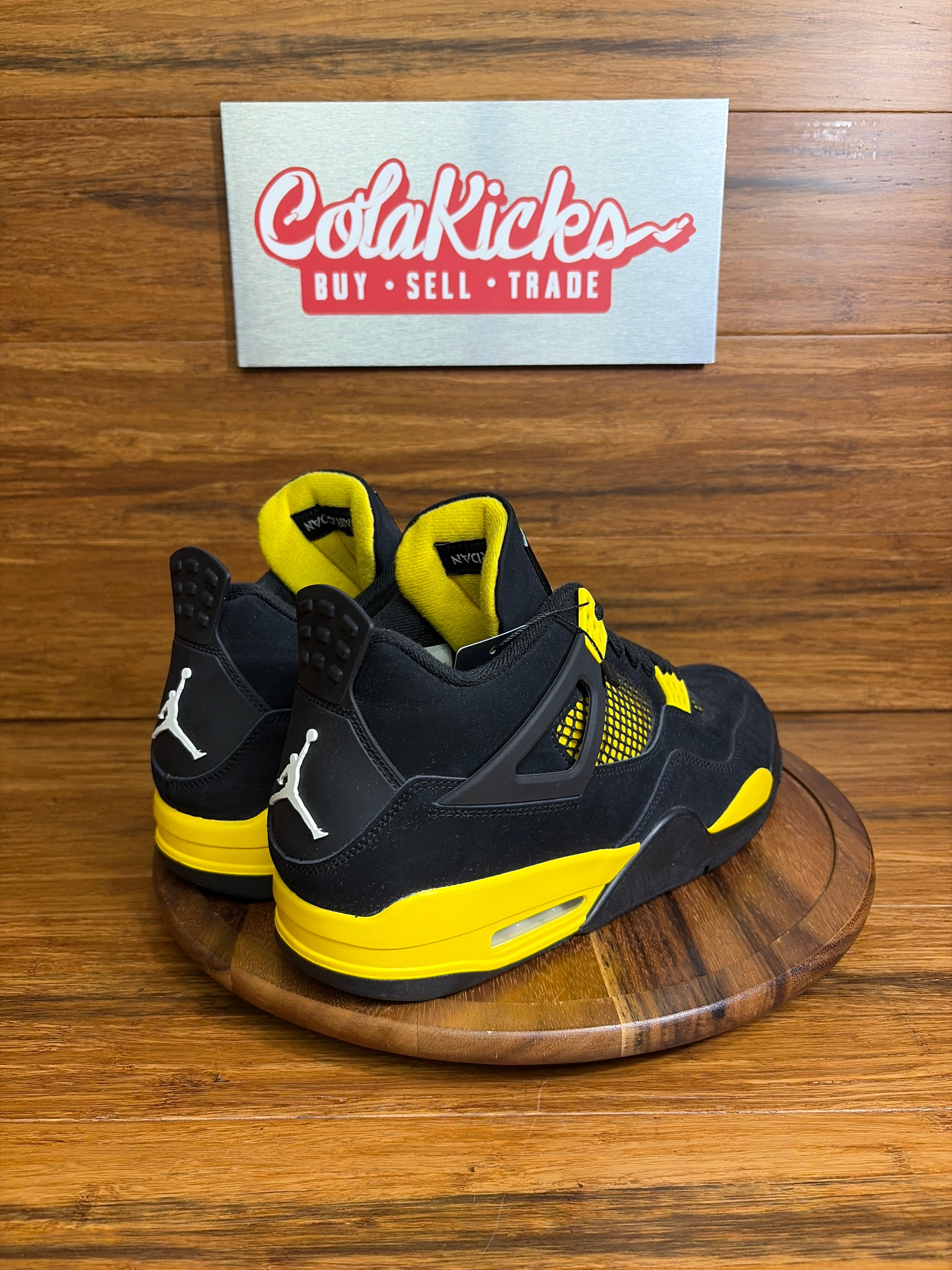 Jordan 4 Retro Thunder (2023)