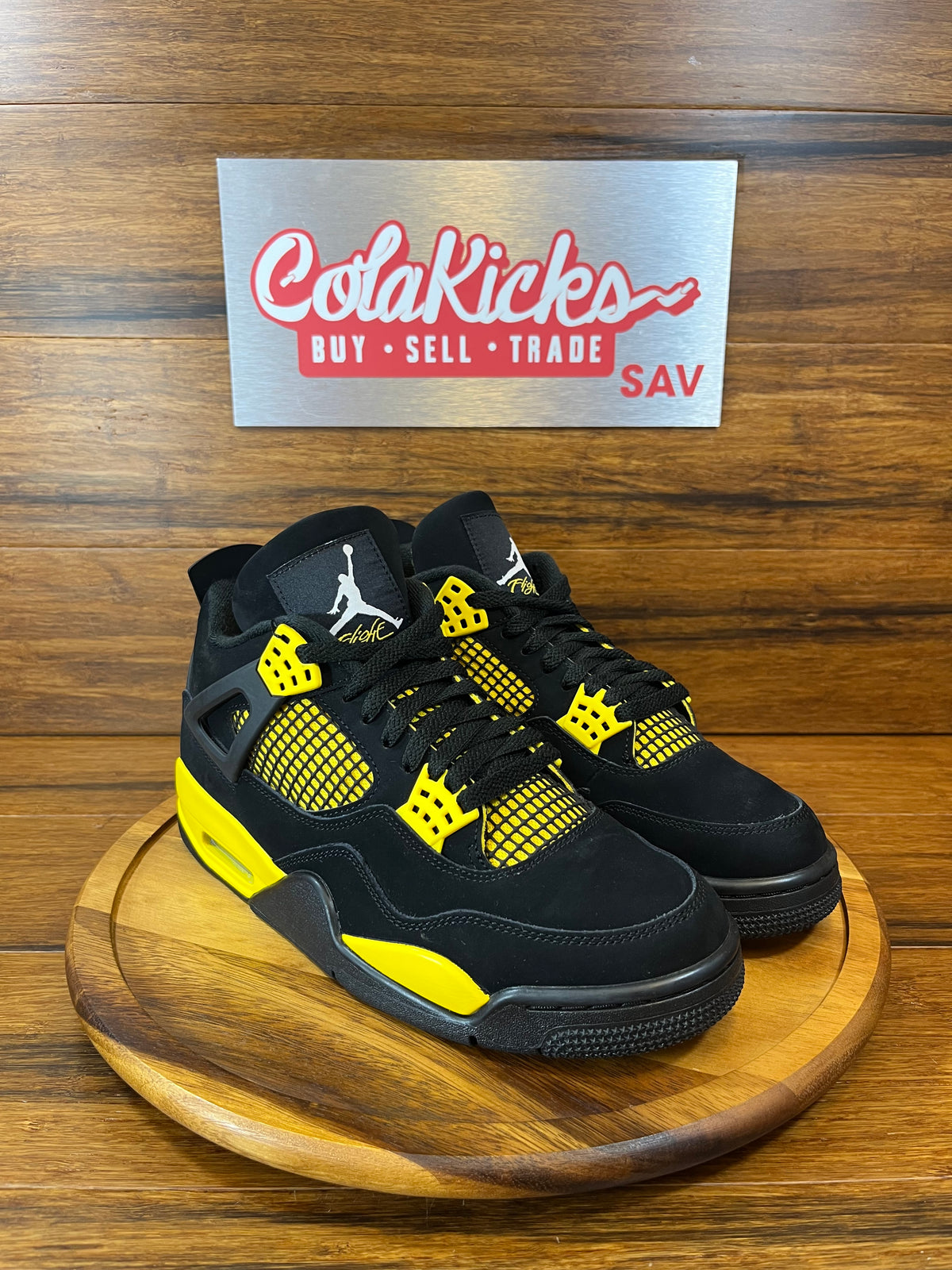 Jordan 4 Retro Thunder (2023)