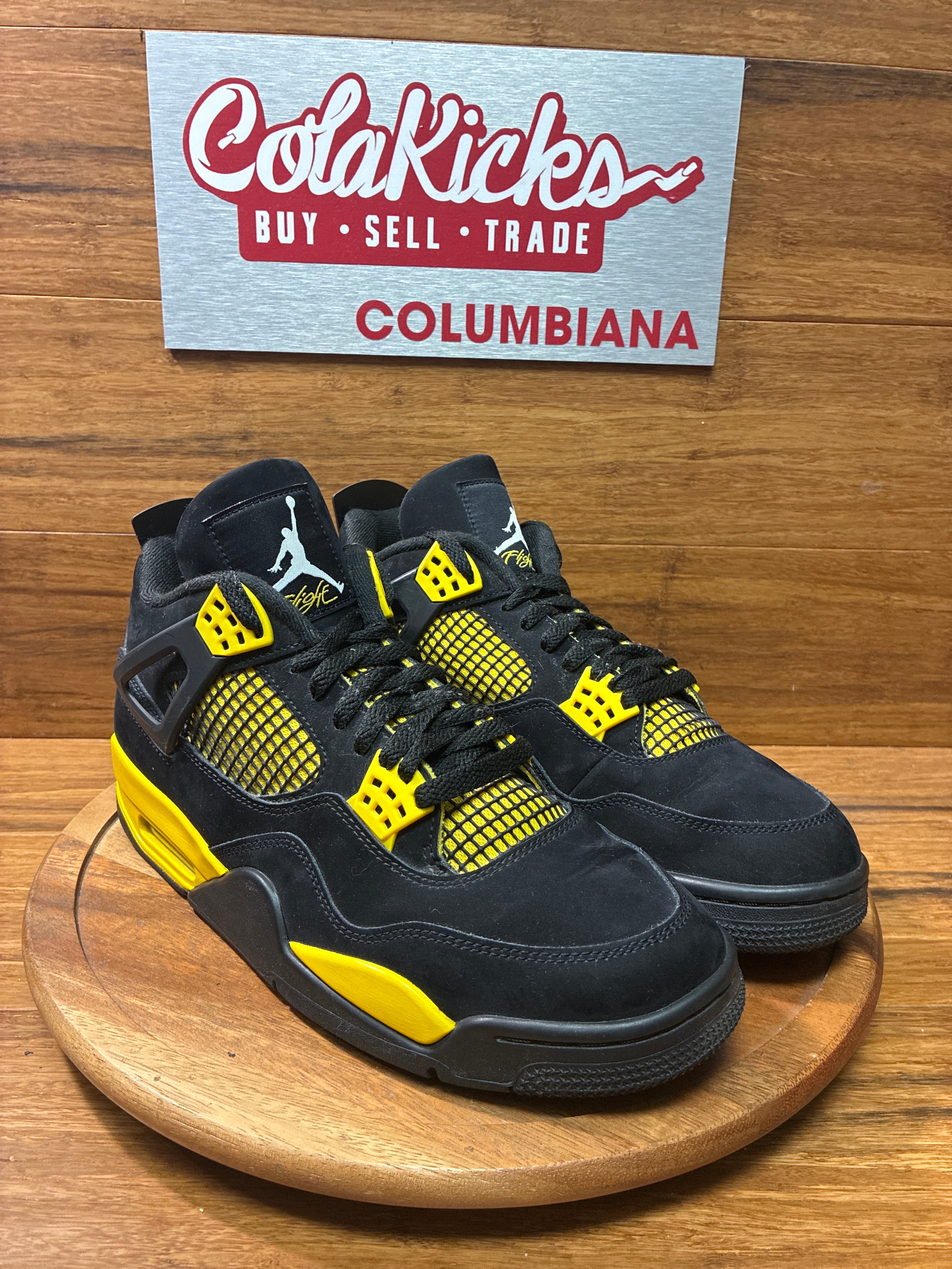 Jordan 4 Retro Thunder (2023)