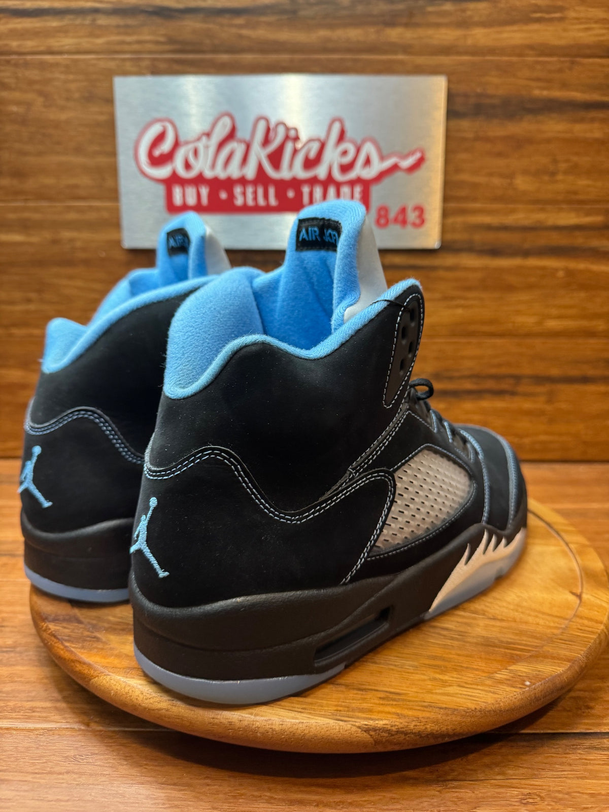Jordan 5 Retro Black University Blue (2026)