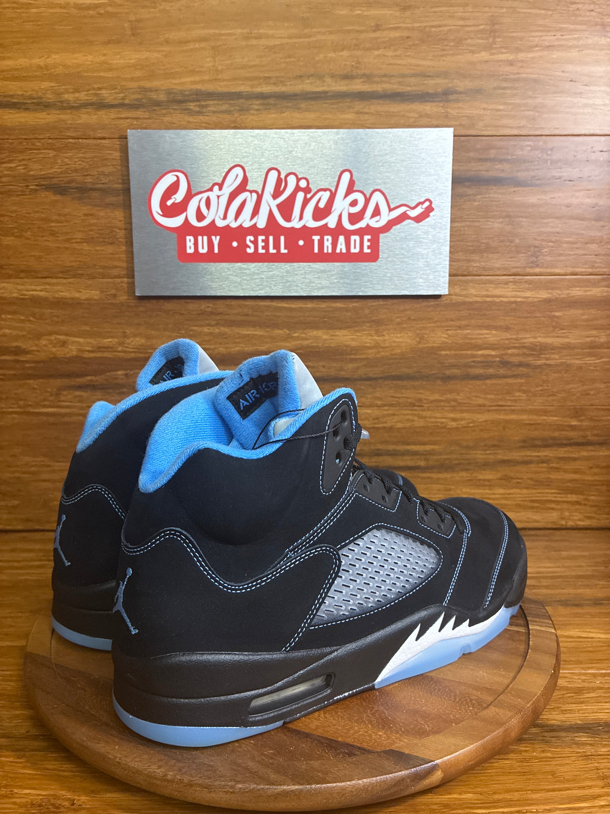 Jordan 5 Retro Black University Blue (2026)