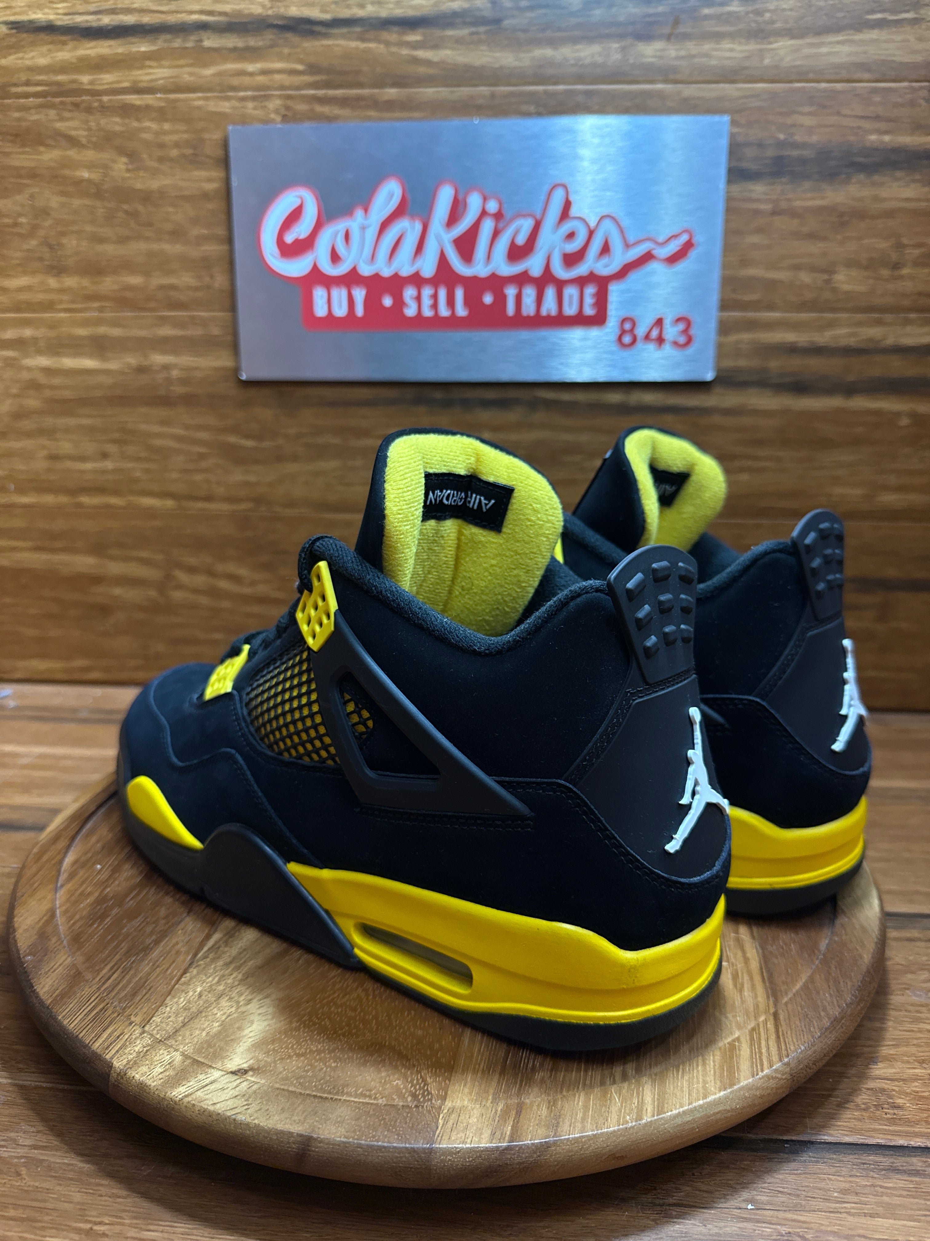Jordan 4 Retro Thunder (2023)