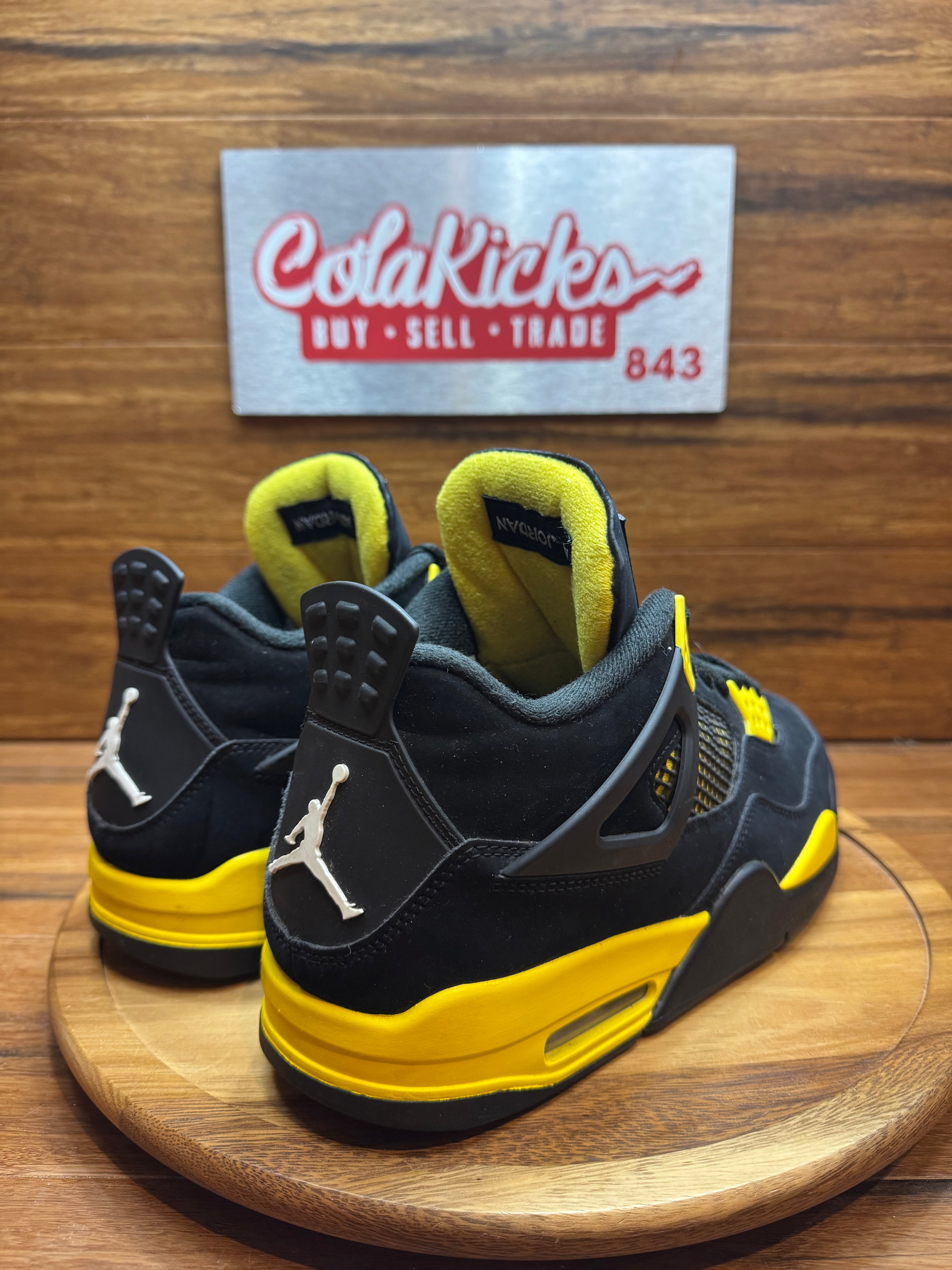 Jordan 4 Retro Thunder (2023)