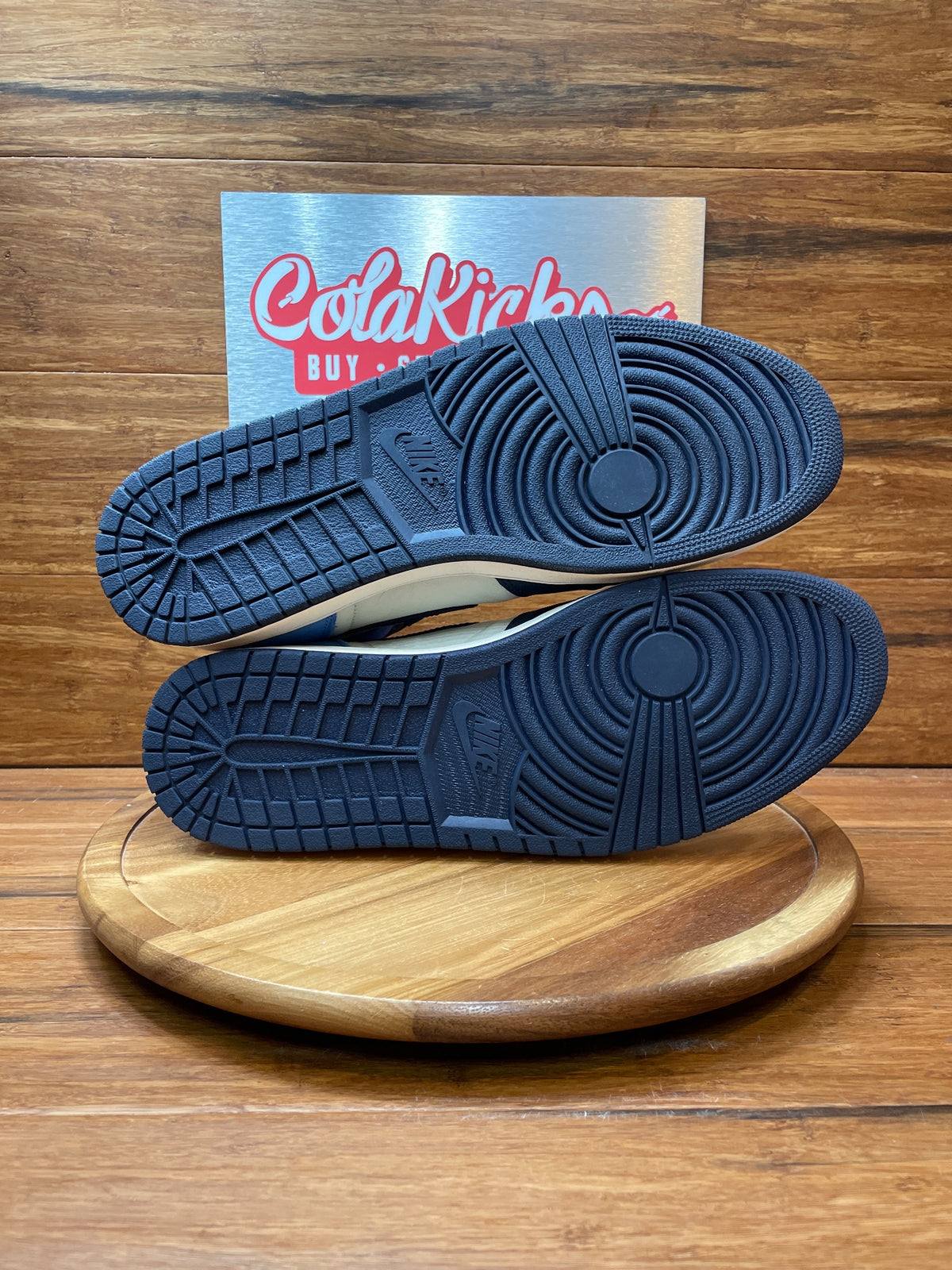 Jordan 1 Retro High Obsidian