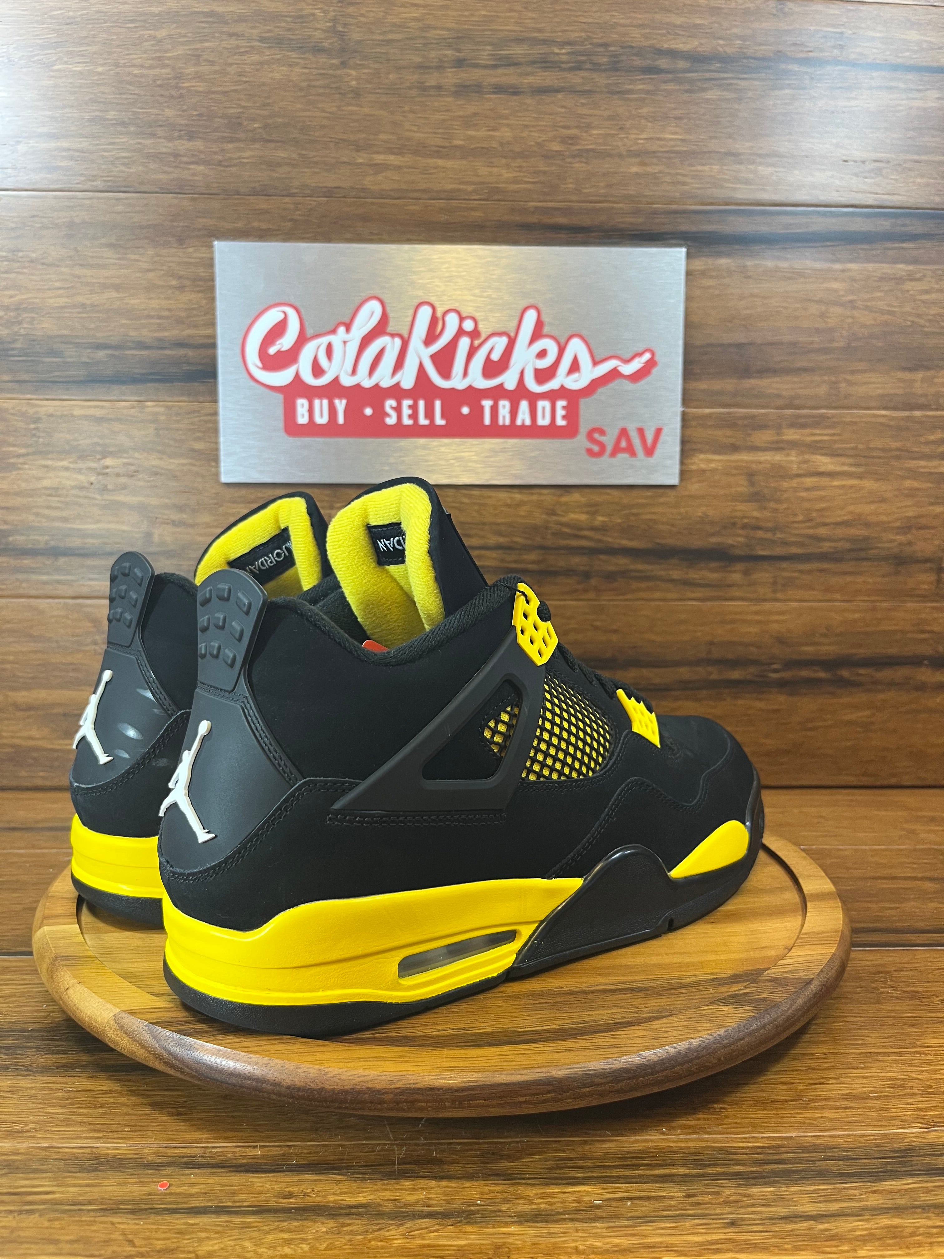 Jordan 4 Retro Thunder (2023)