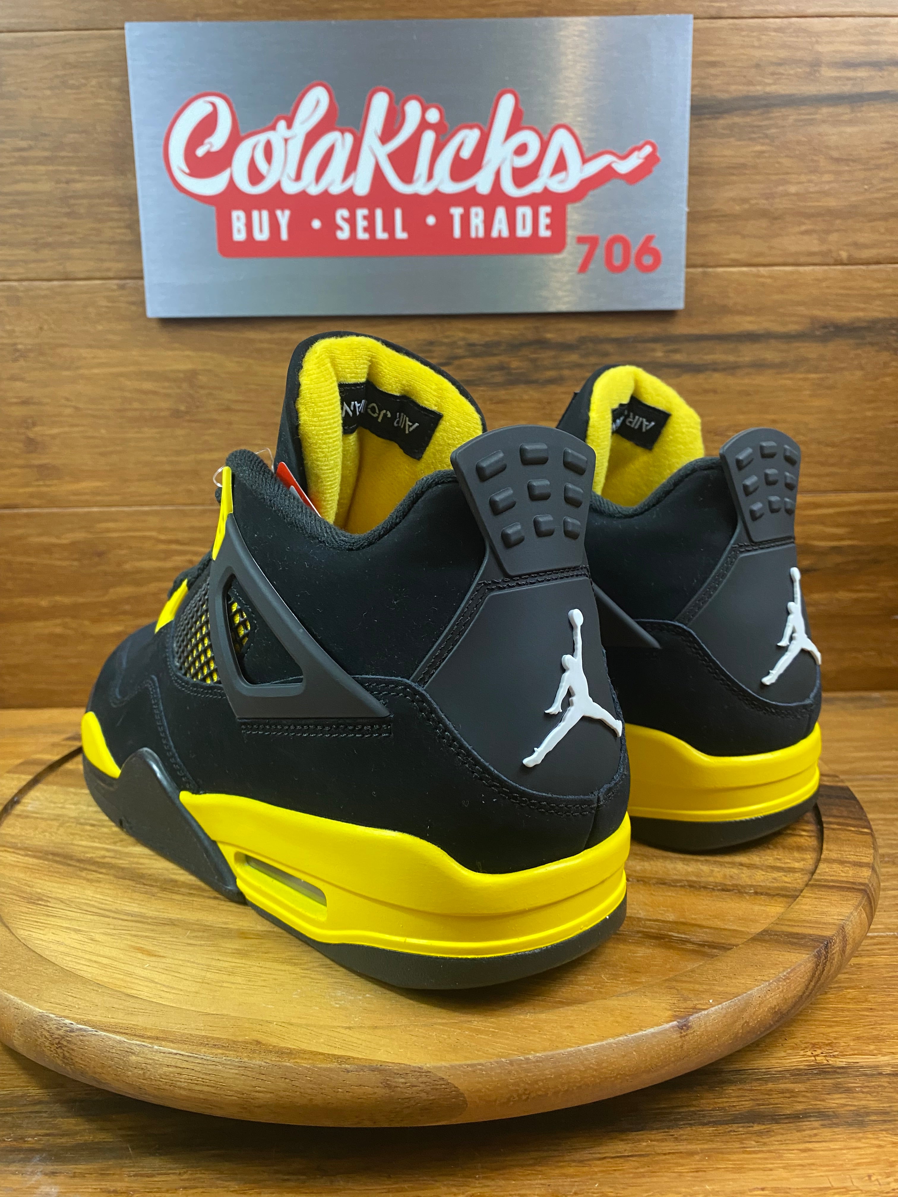 Jordan 4 Retro Thunder (2023)