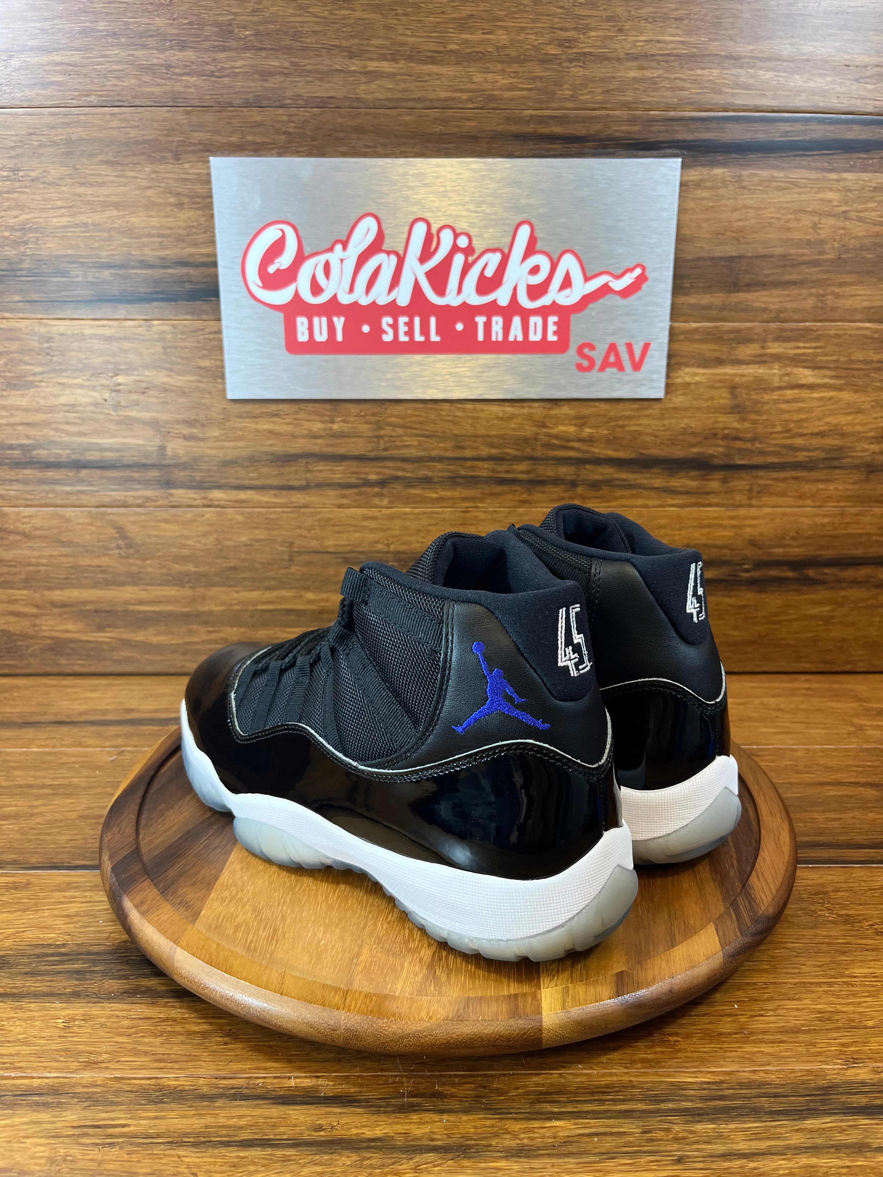 Jordan 11 Retro Space Jam (2016)