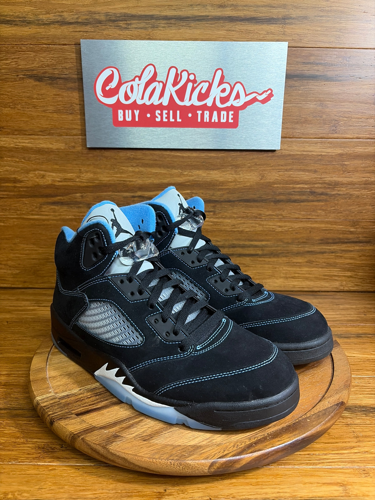 Jordan 5 Retro Black University Blue (2026)