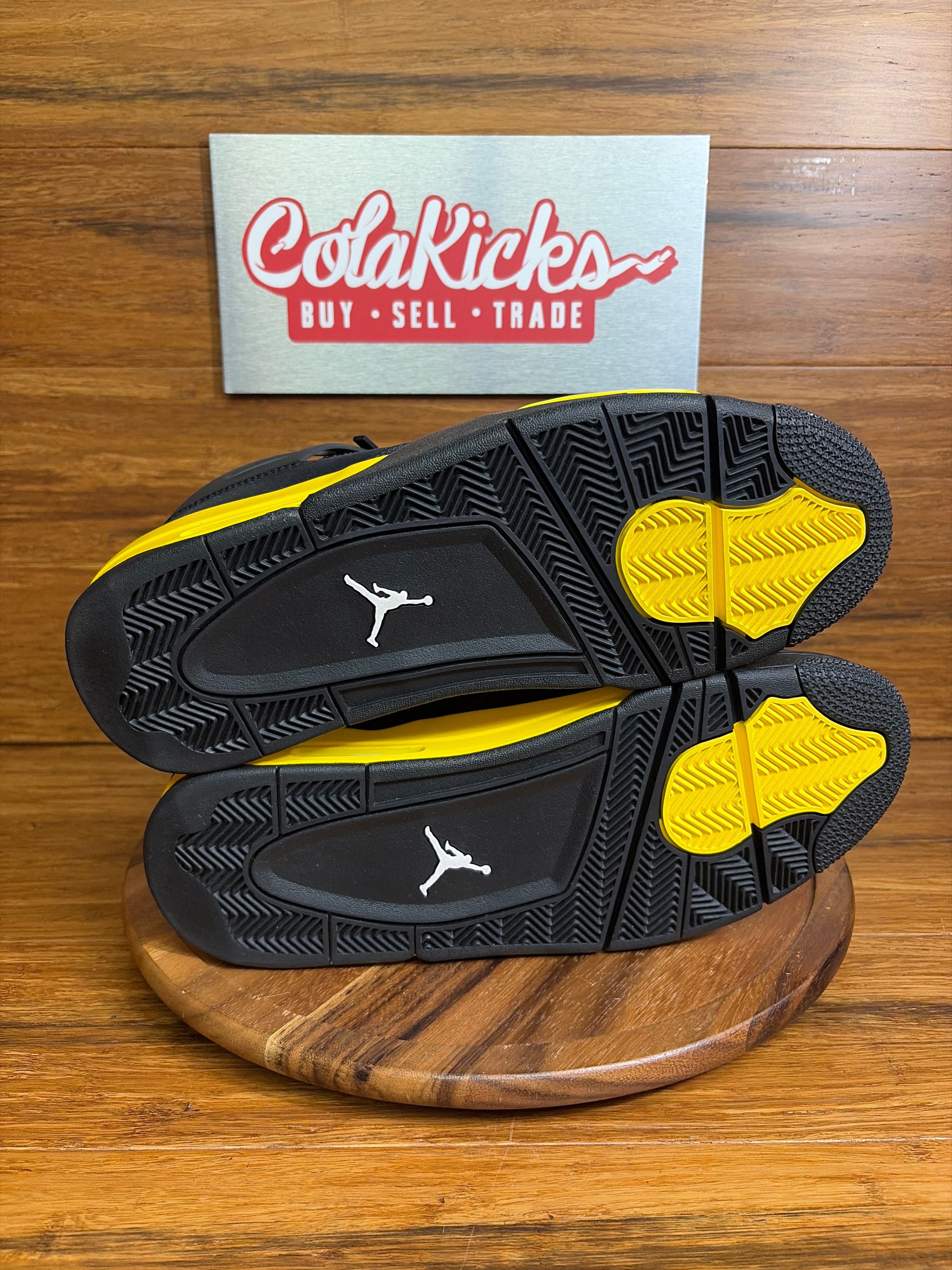 Jordan 4 Retro Thunder (2023)