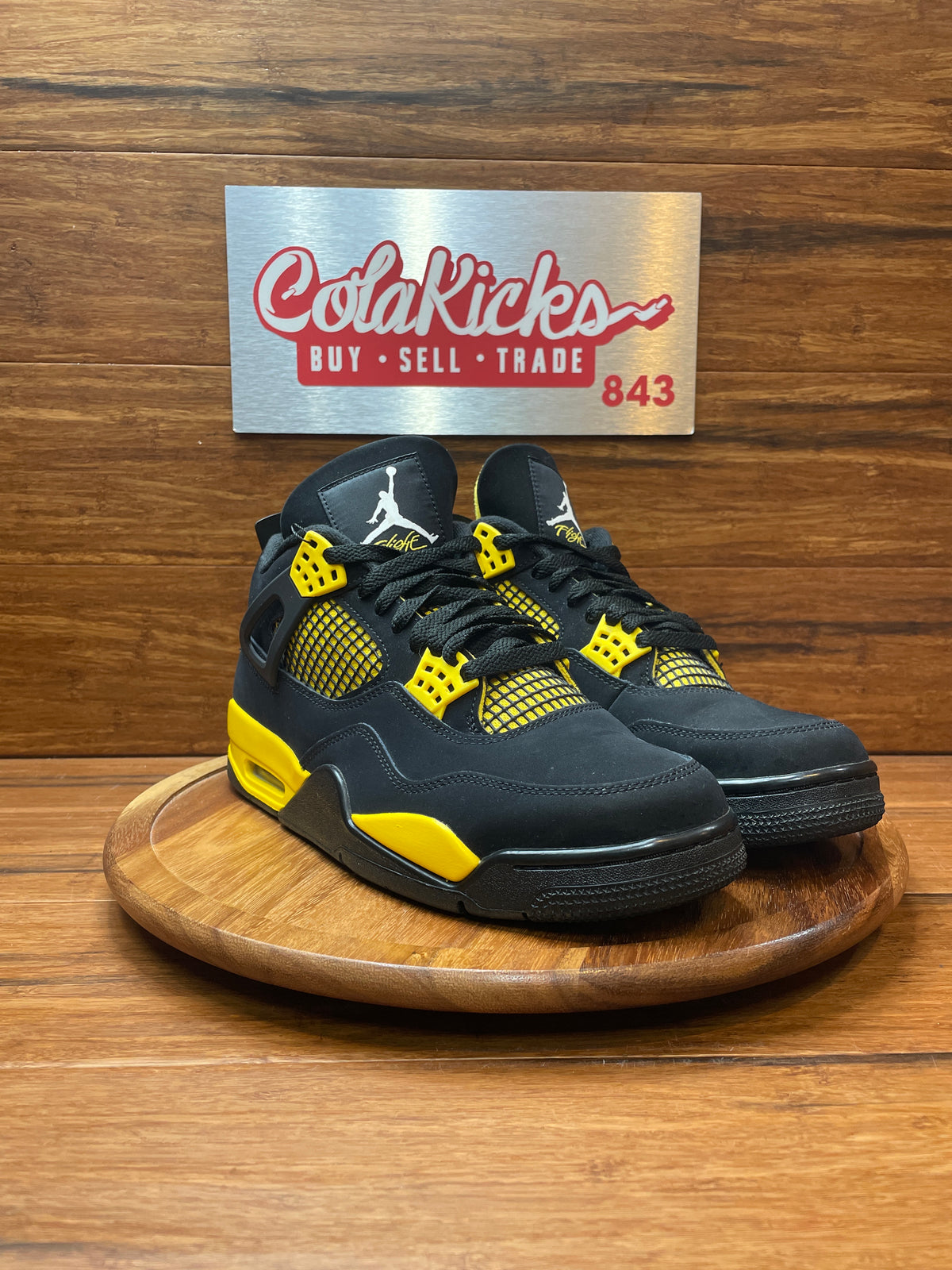 Jordan 4 Retro Thunder (2023)