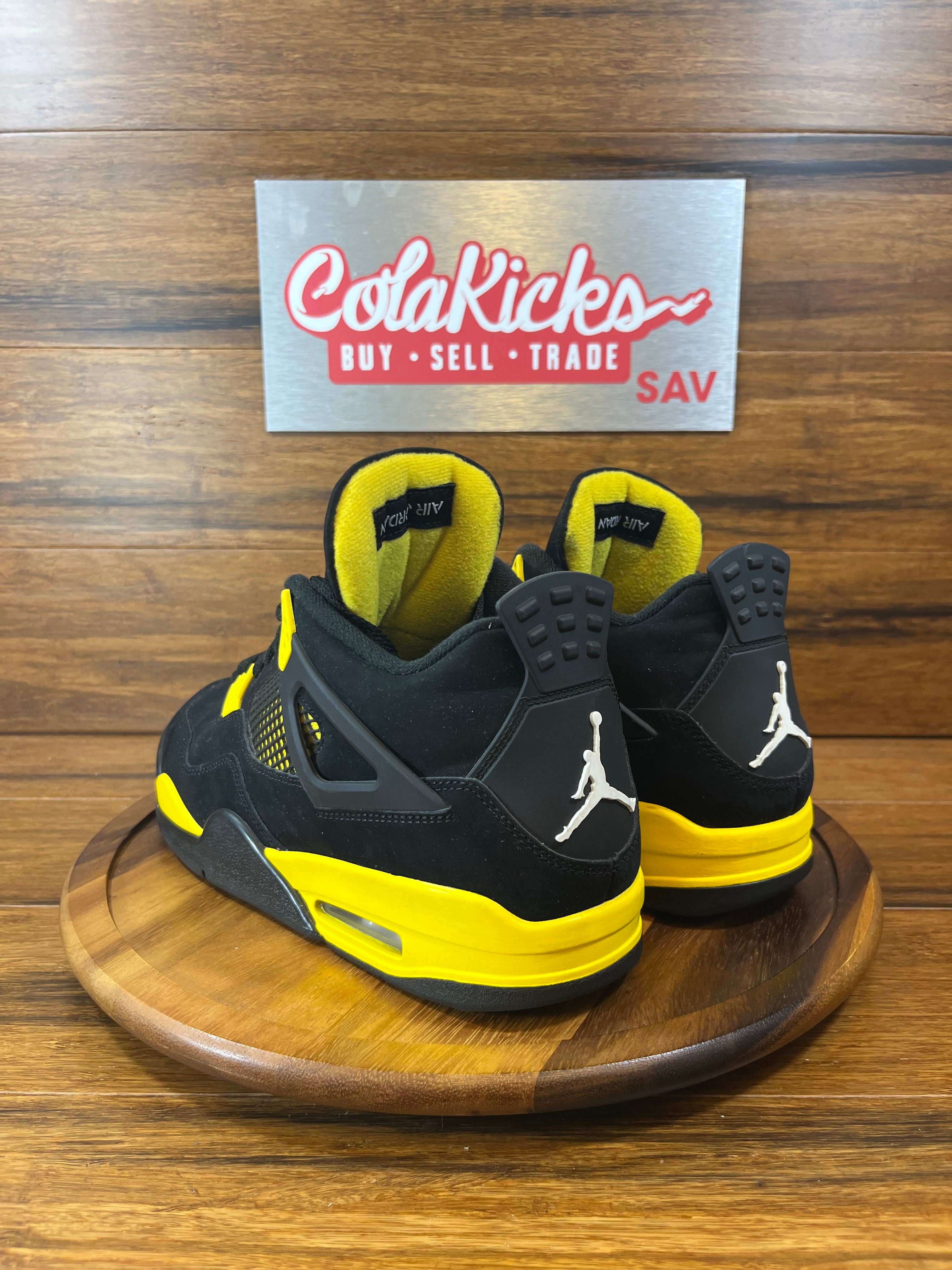 Jordan 4 Retro Thunder (2023)