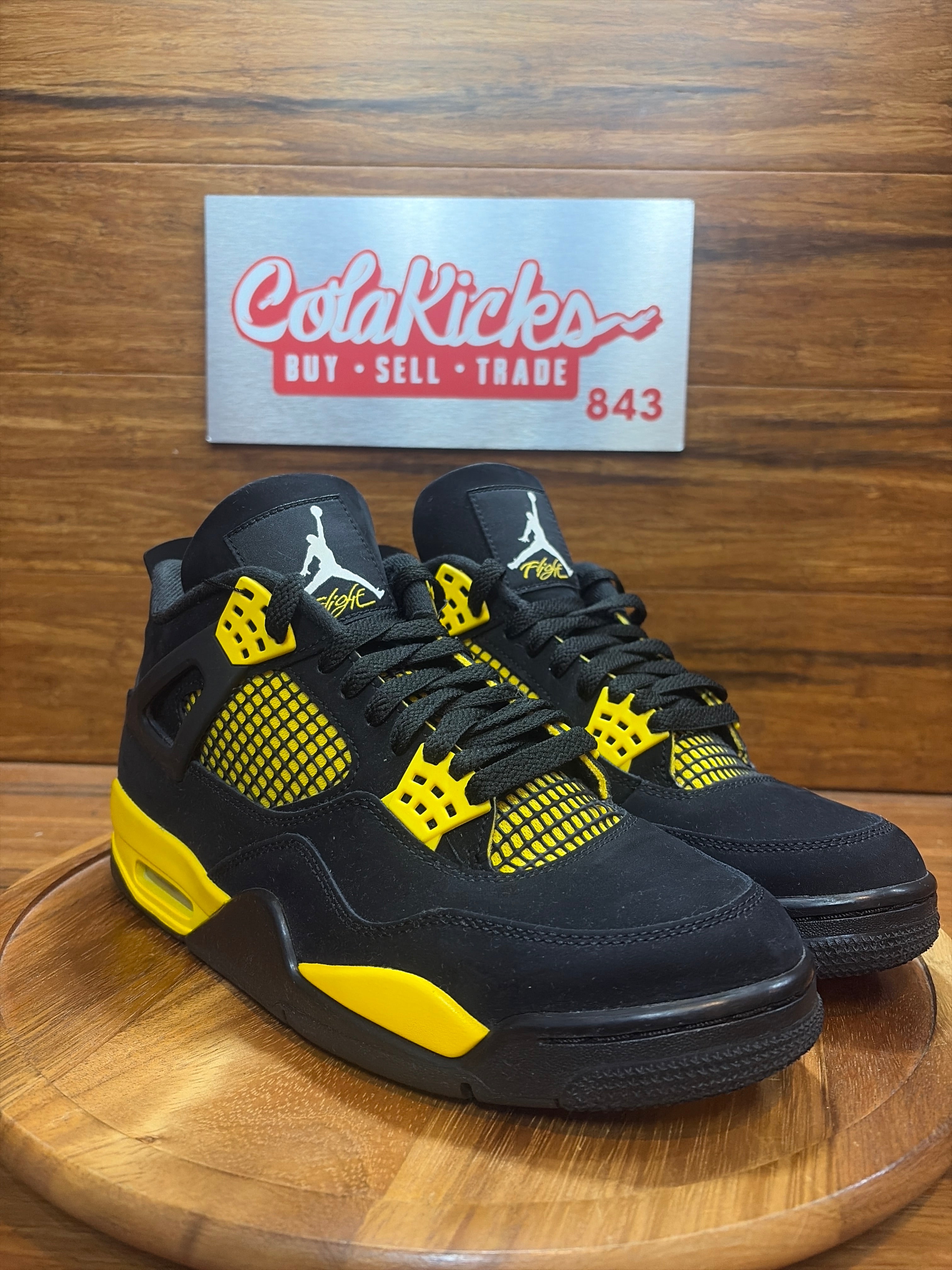 Jordan 4 Retro Thunder (2023)