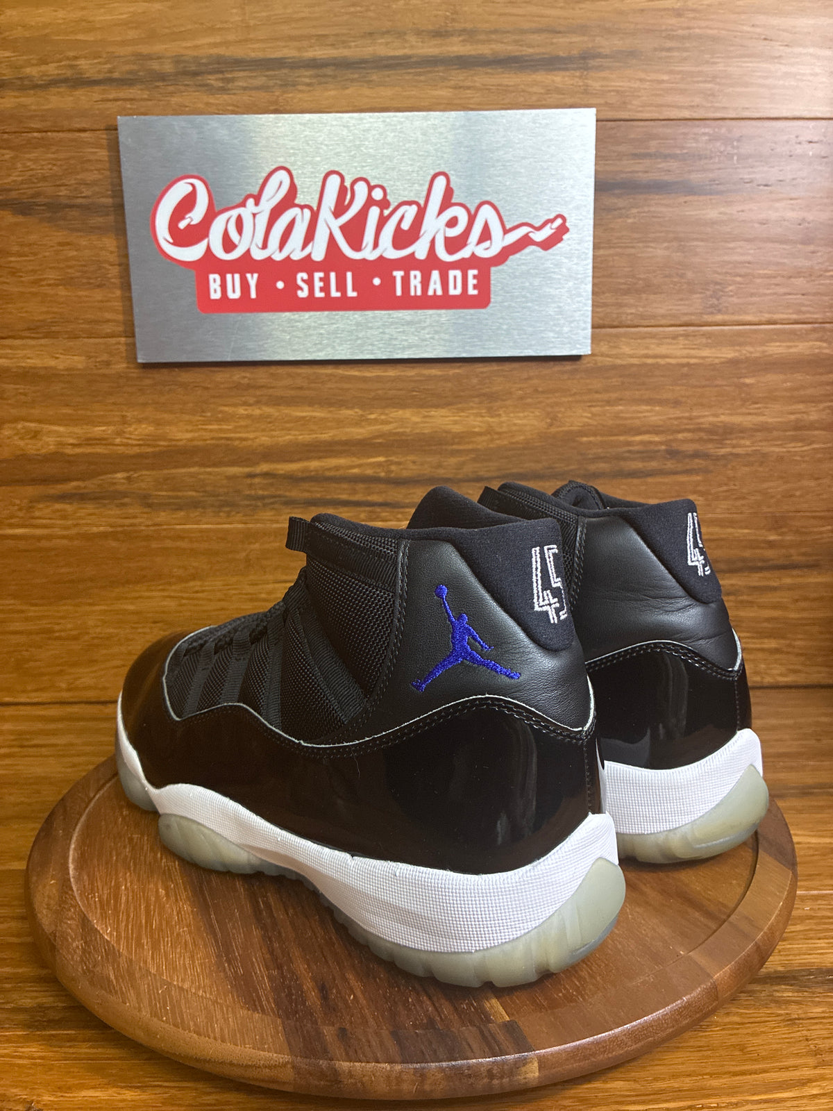 Jordan 11 Retro Space Jam (2016)