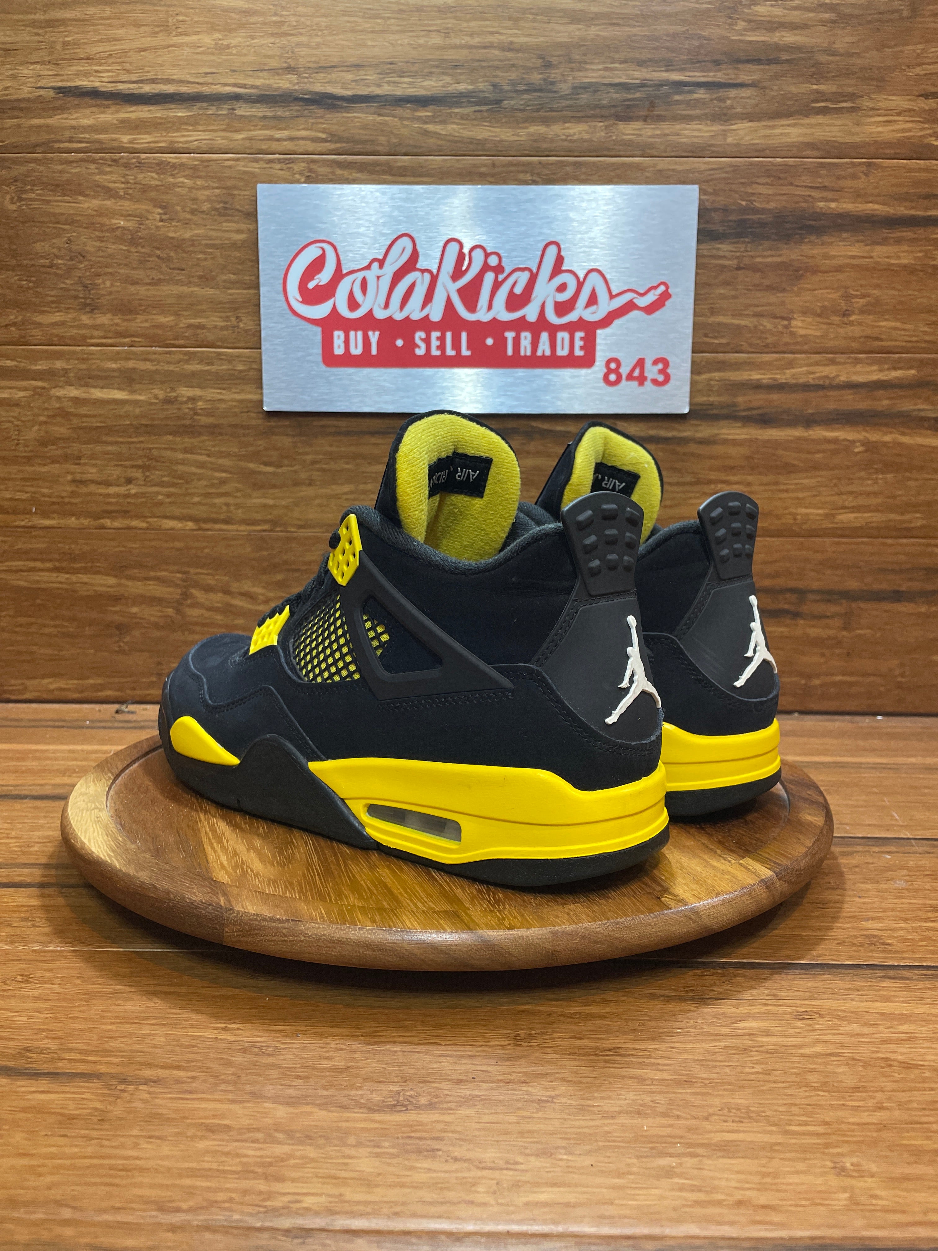 Jordan 4 Retro Thunder (2023)