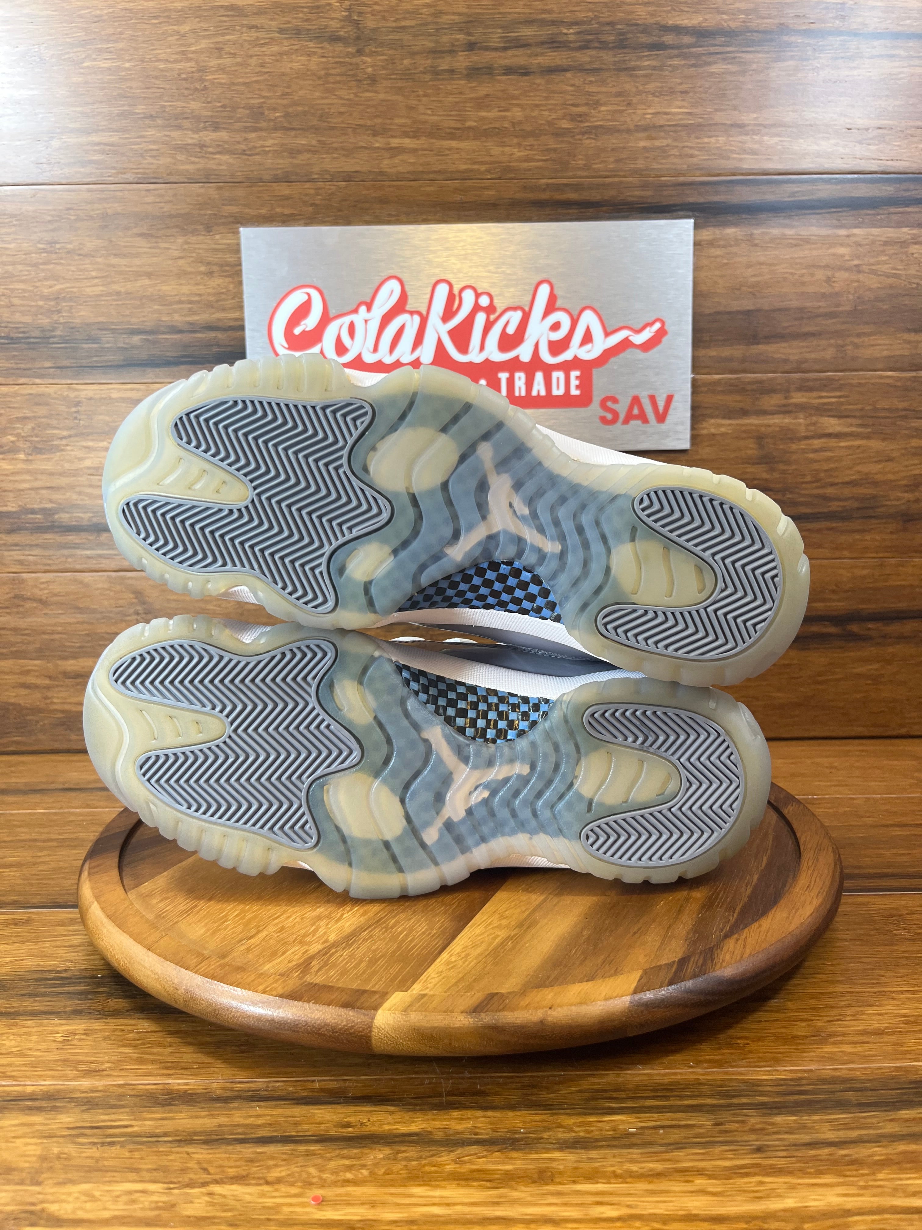 Jordan 11 Retro Low Cement Grey