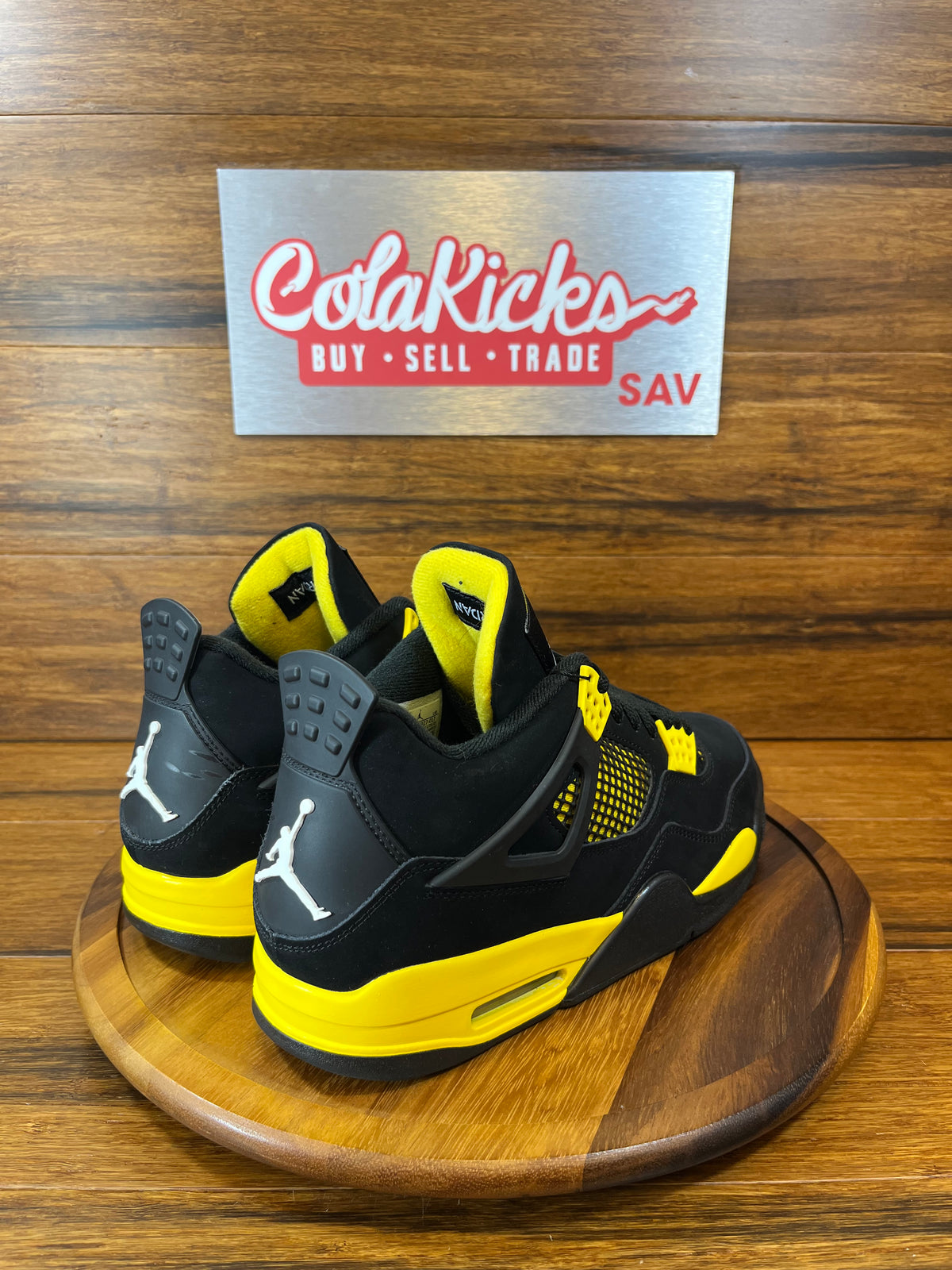 Jordan 4 Retro Thunder (2023)