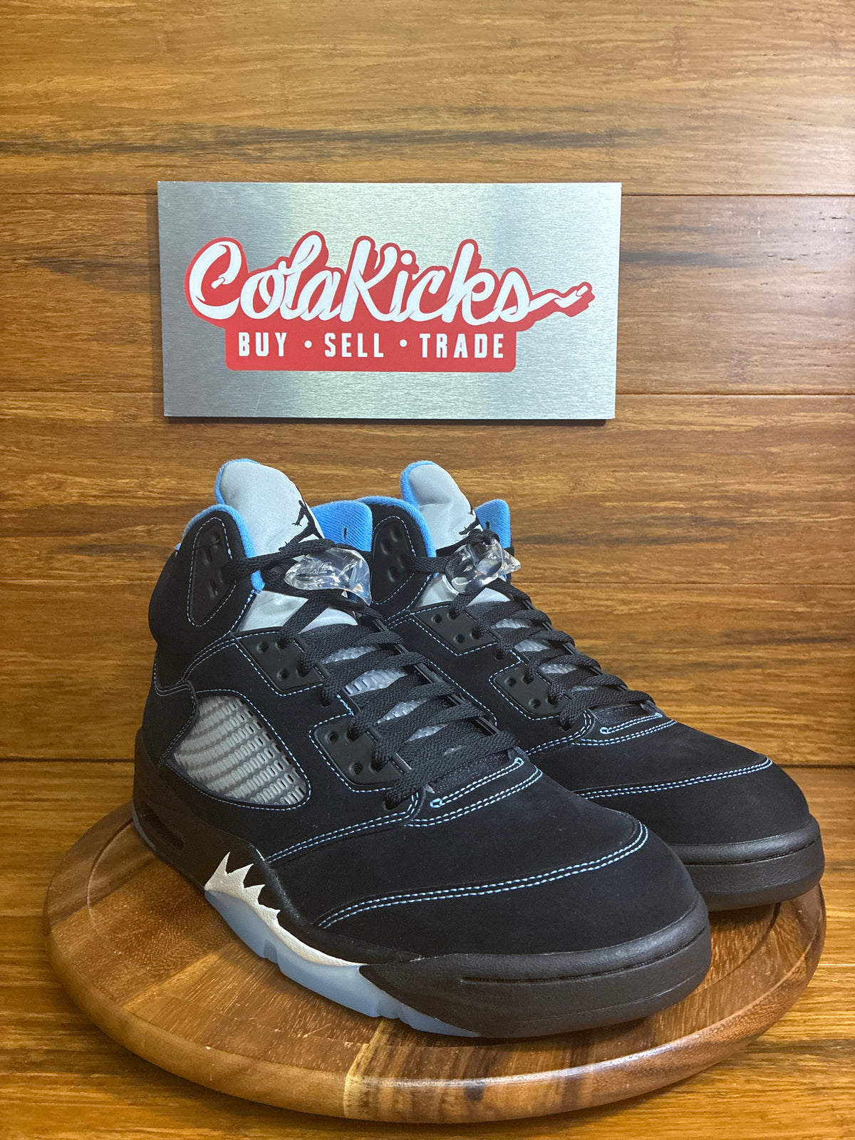 Jordan 5 Retro Black University Blue (2026)