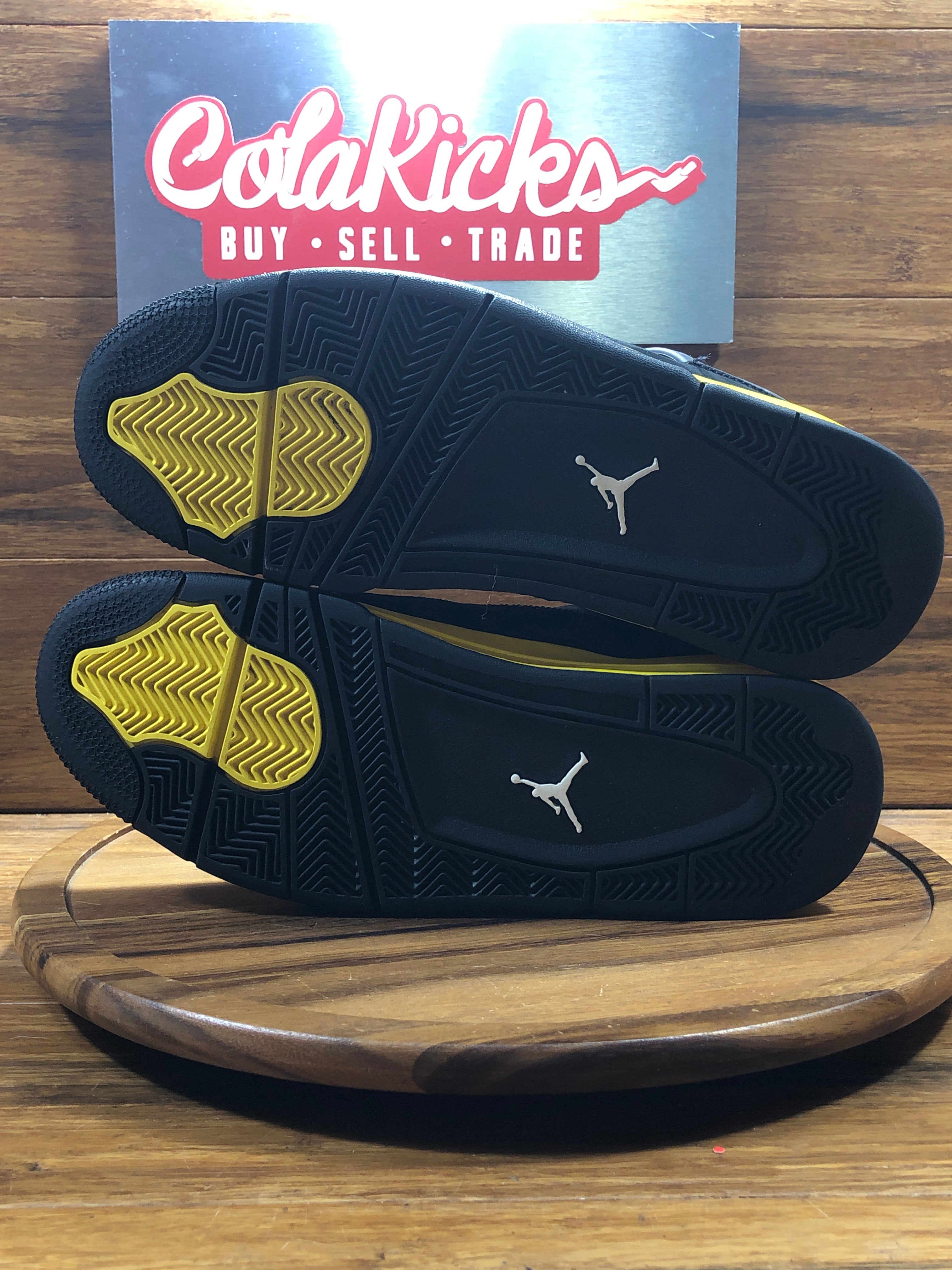 Jordan 4 Retro Thunder (2023)