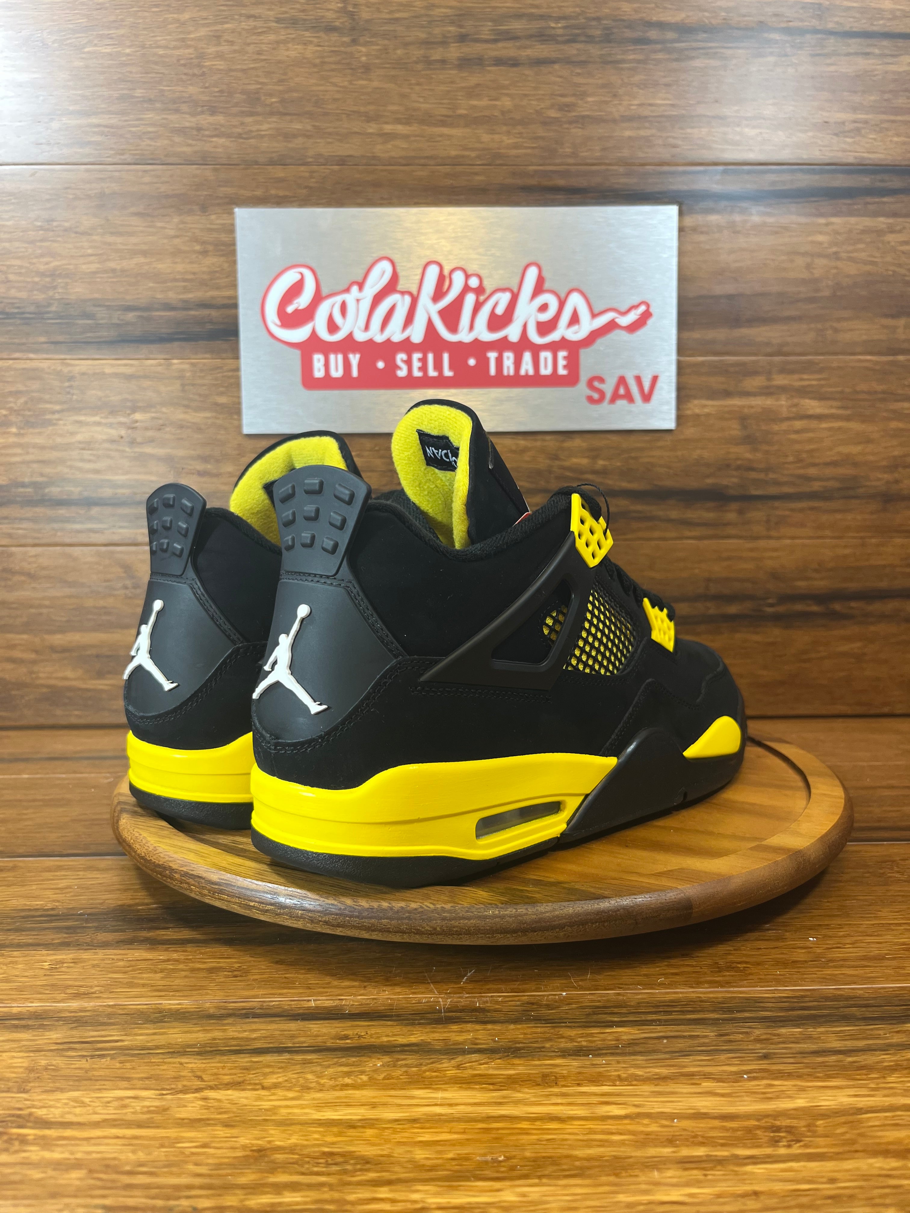 Jordan 4 Retro Thunder (2023)