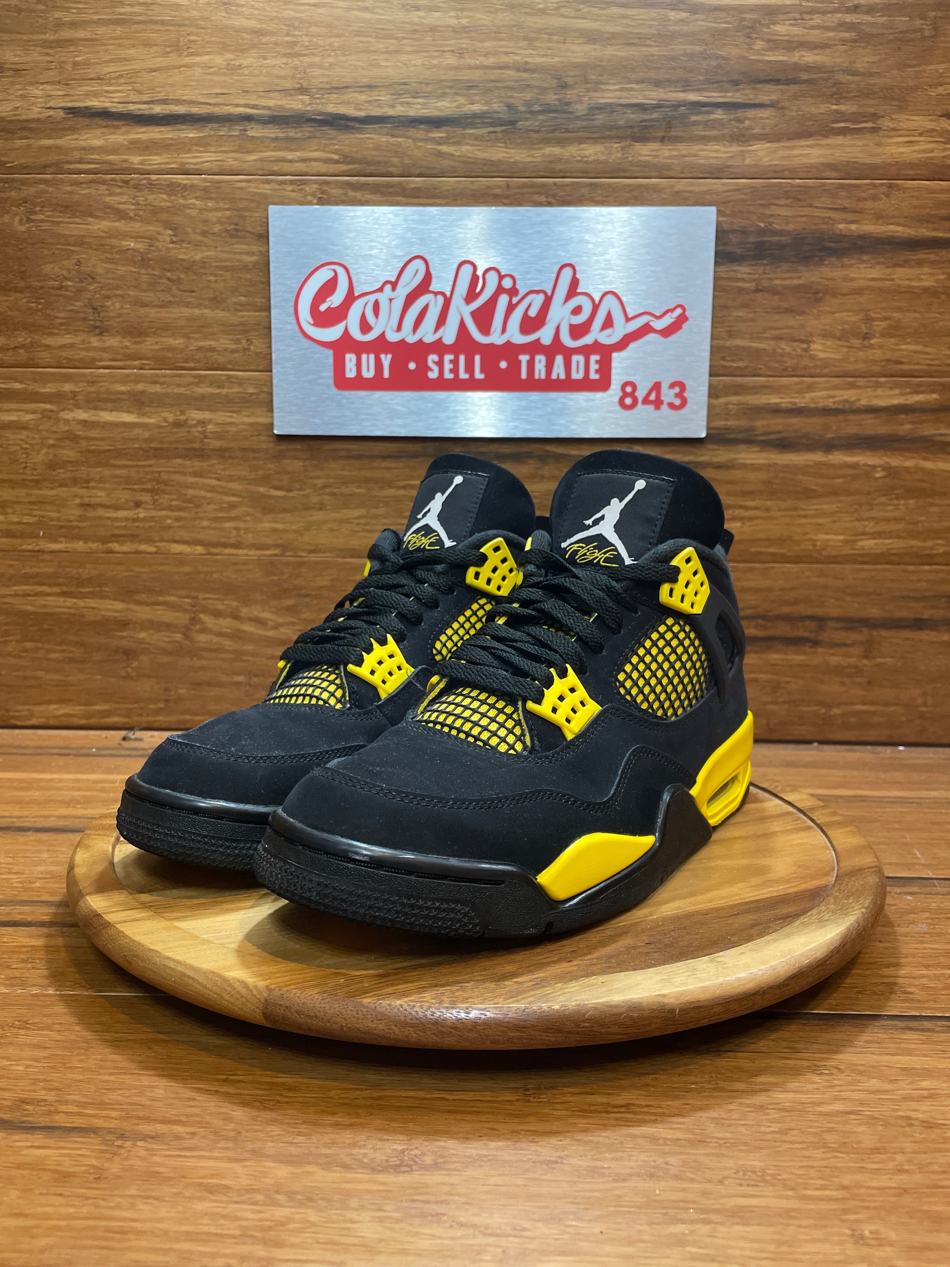 Jordan 4 Retro Thunder (2023)