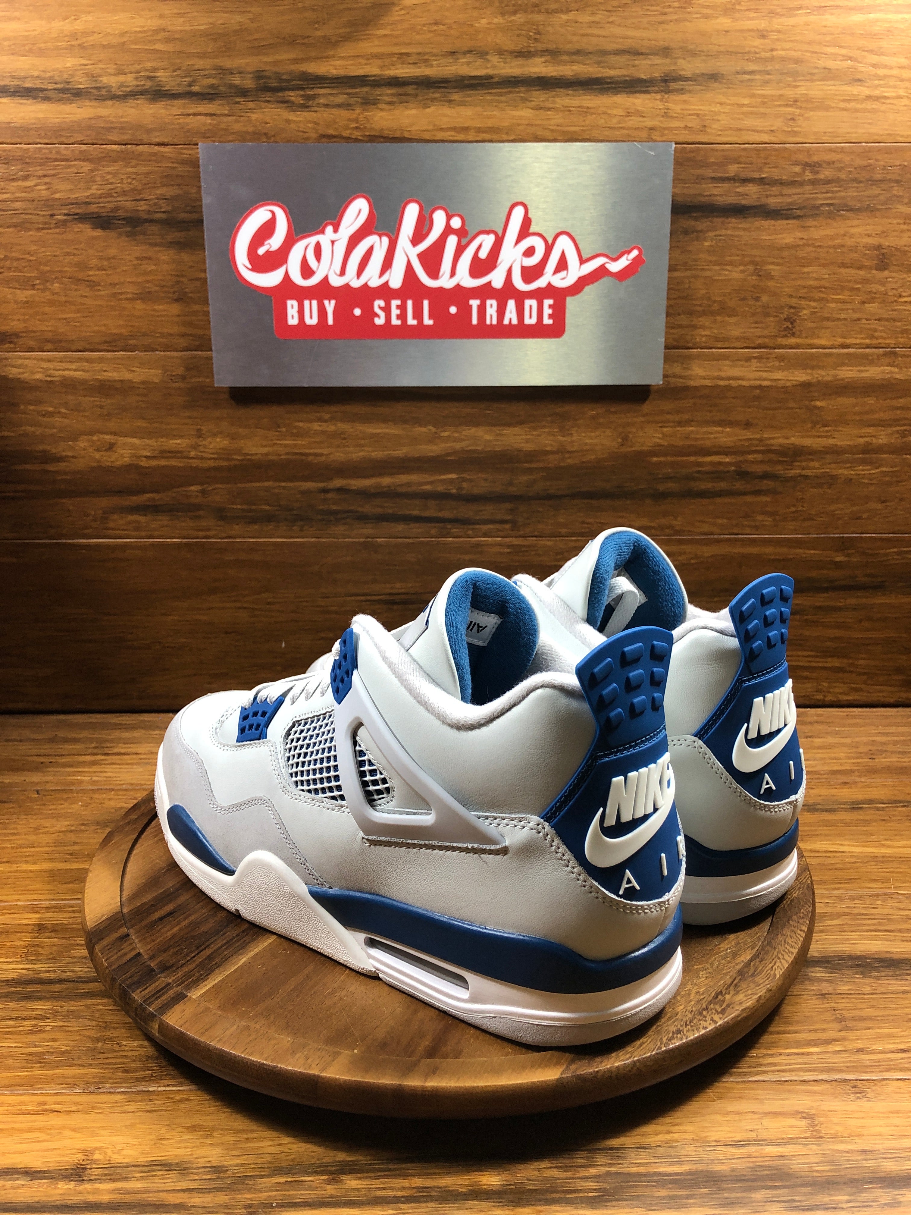 Jordan 4 Retro Military Blue (2024)