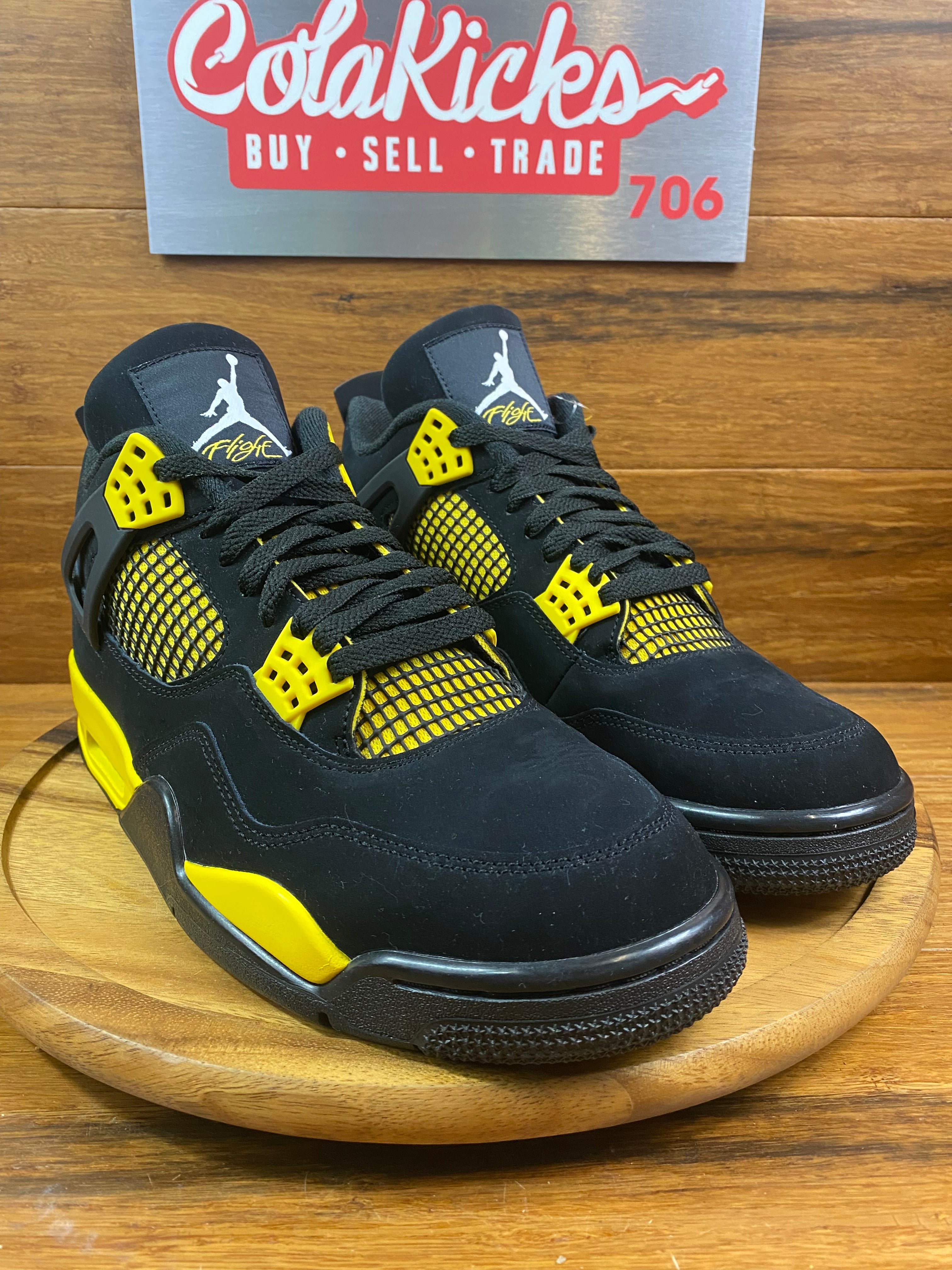 Jordan 4 Retro Thunder (2023)