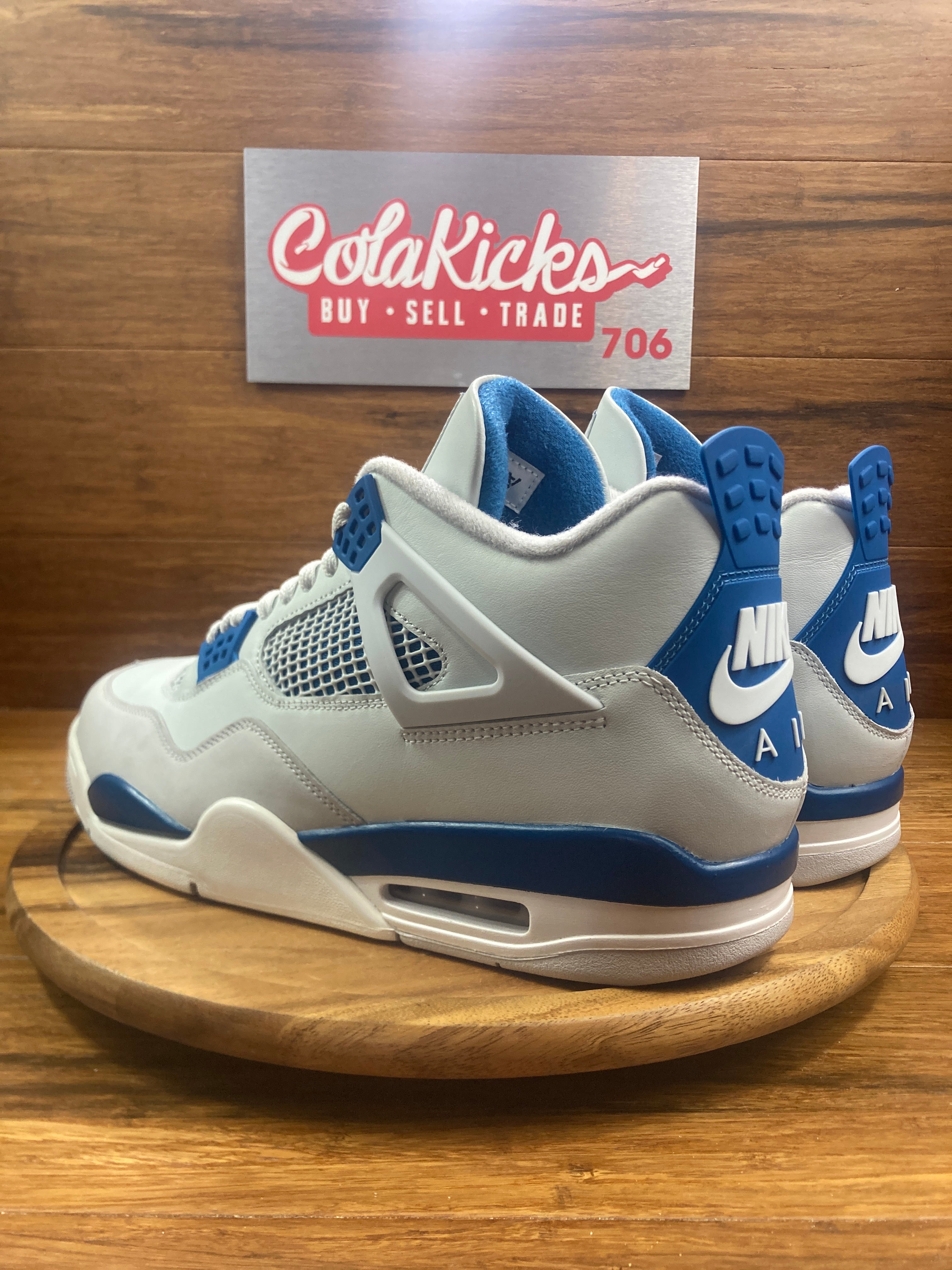 Jordan 4 Retro Military Blue (2024)