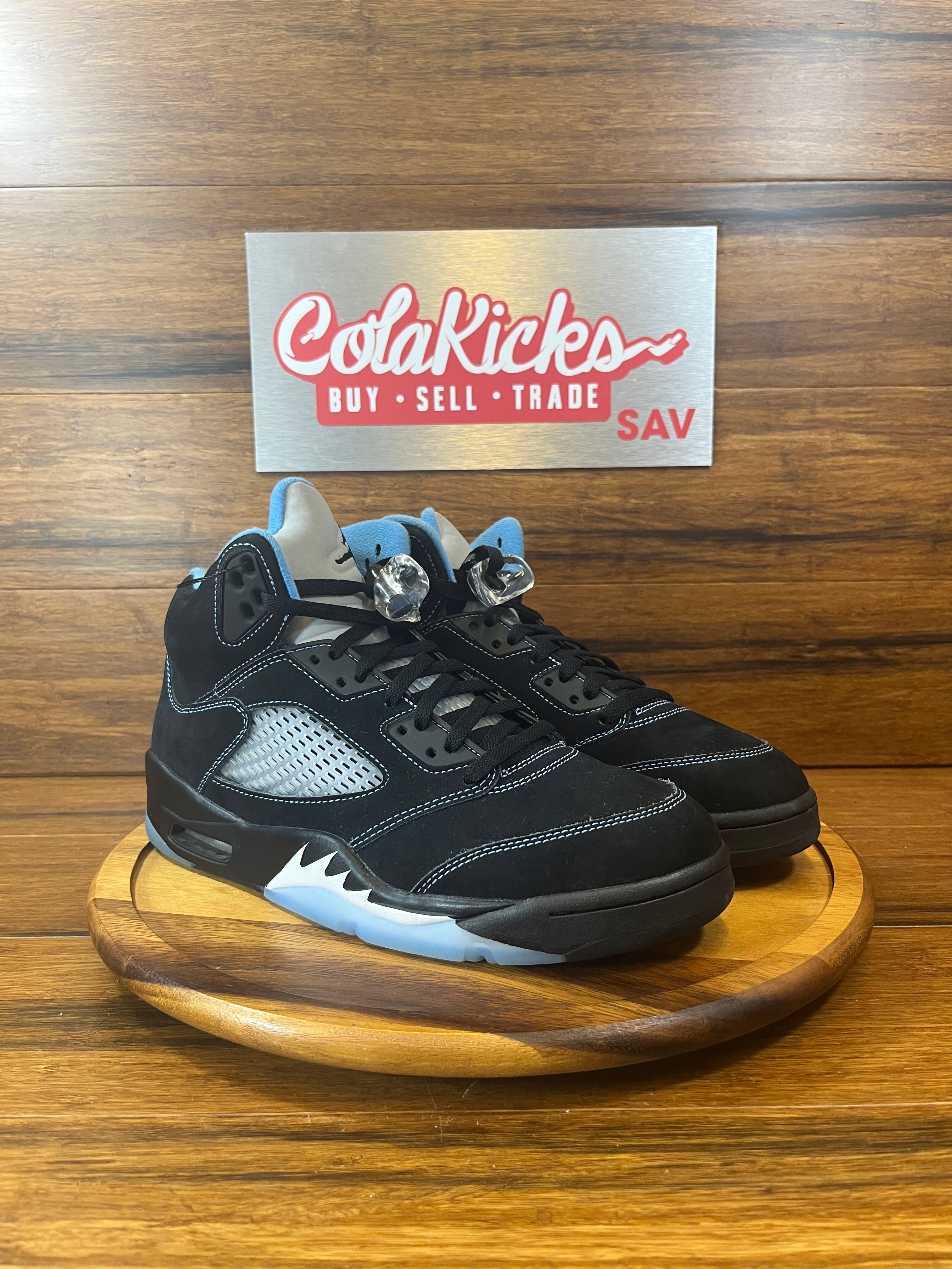 Jordan 5 Retro Black University Blue (2026)