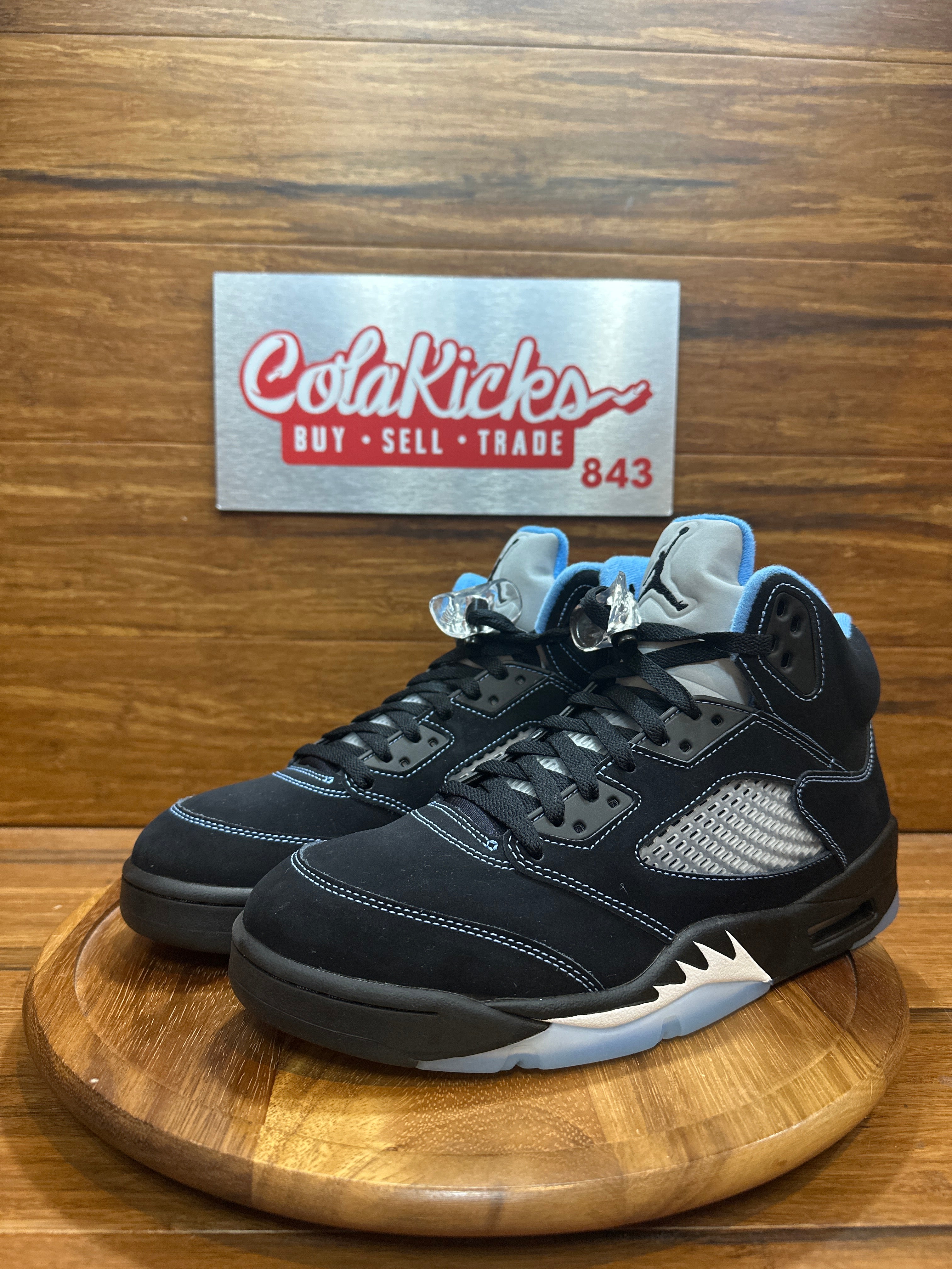 Jordan 5 Retro Black University Blue (2026)