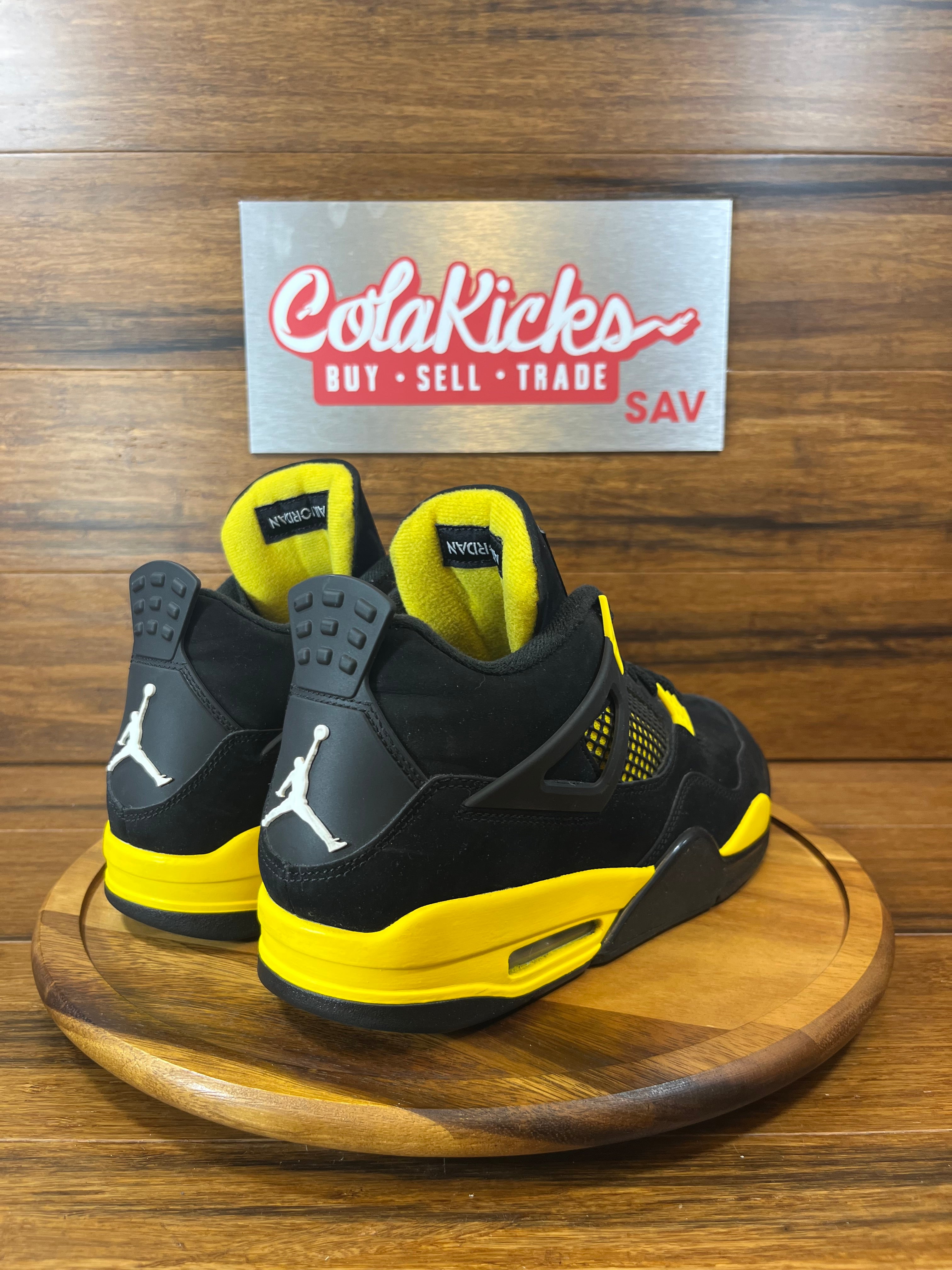 Jordan 4 Retro Thunder (2023)