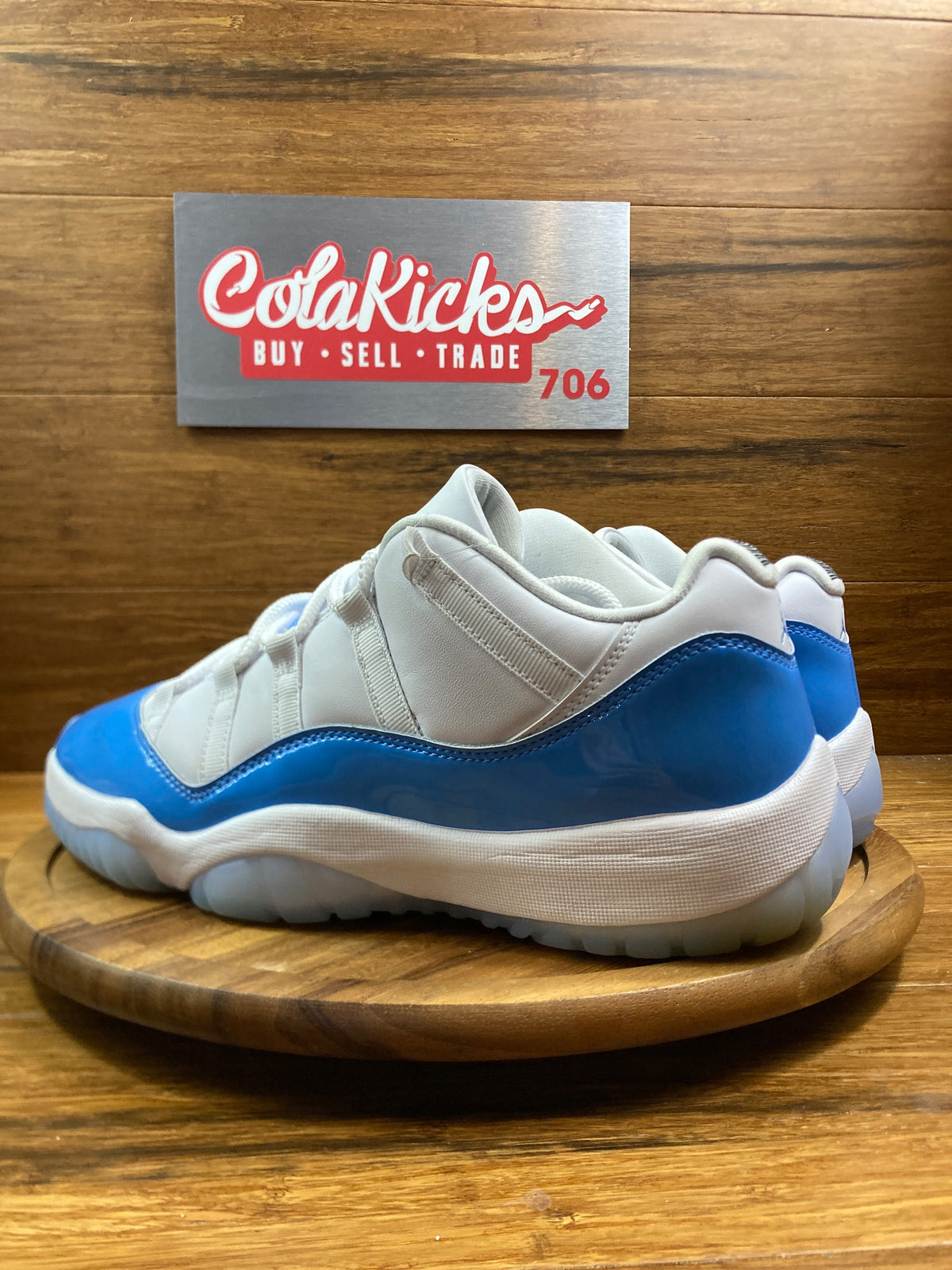 Jordan 11 Retro Low University Blue (2026)