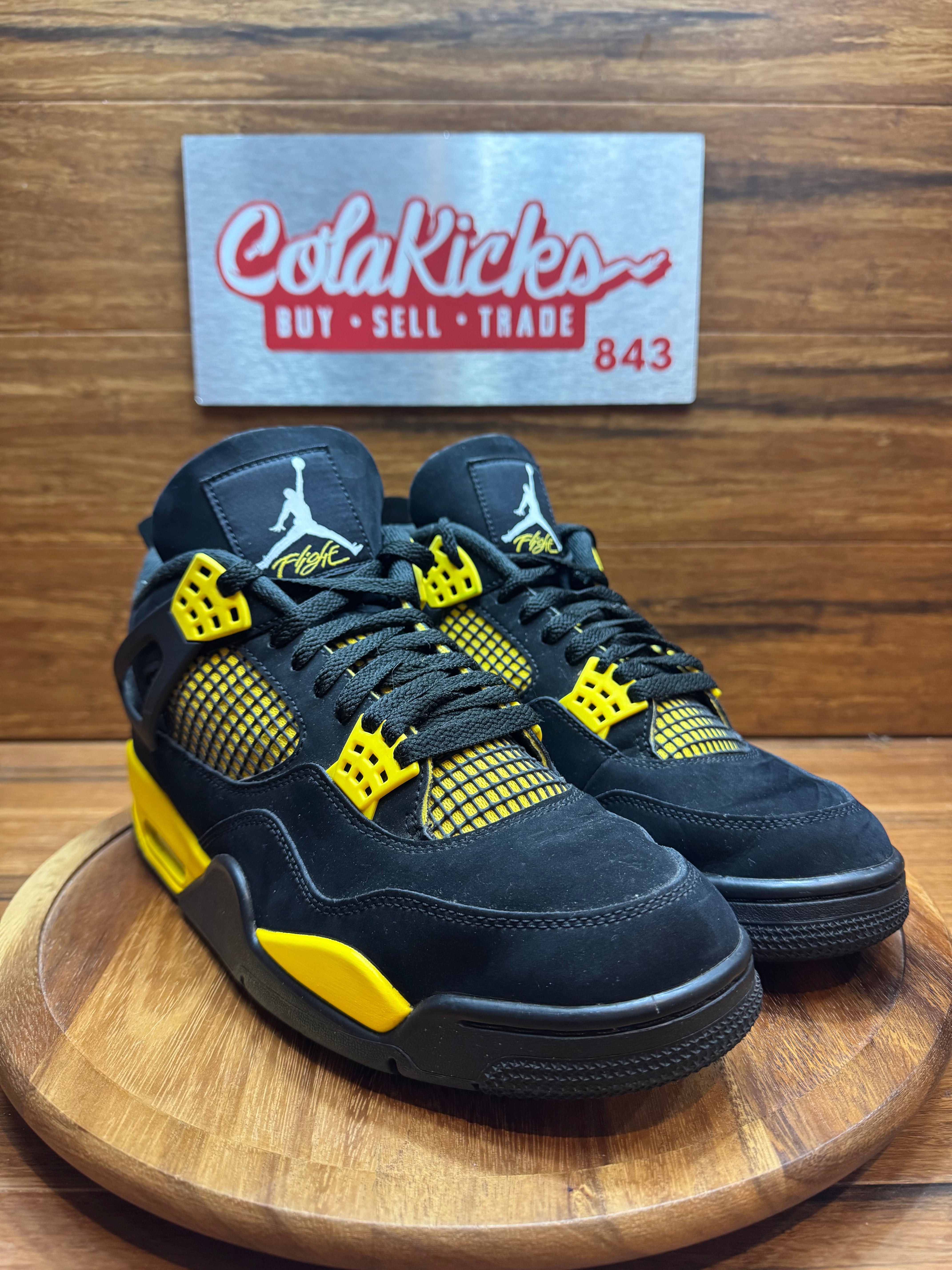 Jordan 4 Retro Thunder (2023)