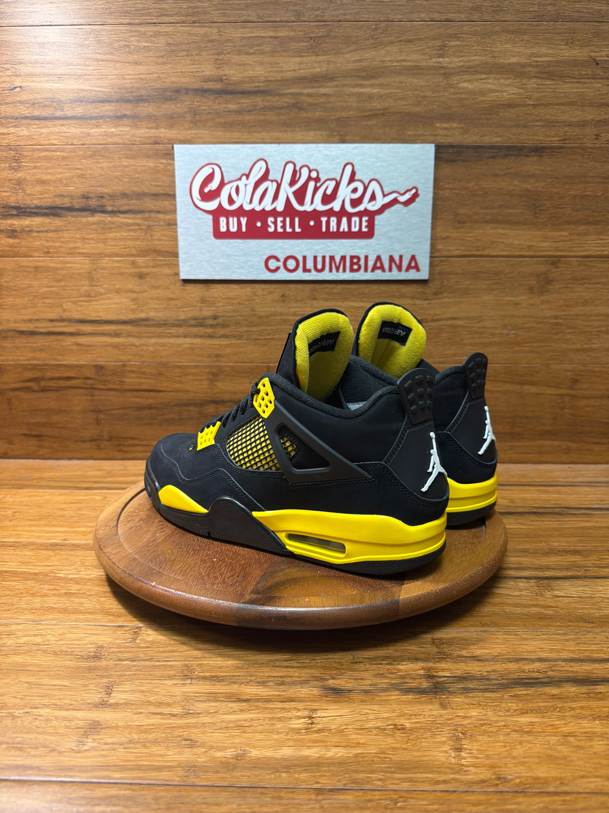 Jordan 4 Retro Thunder (2023)