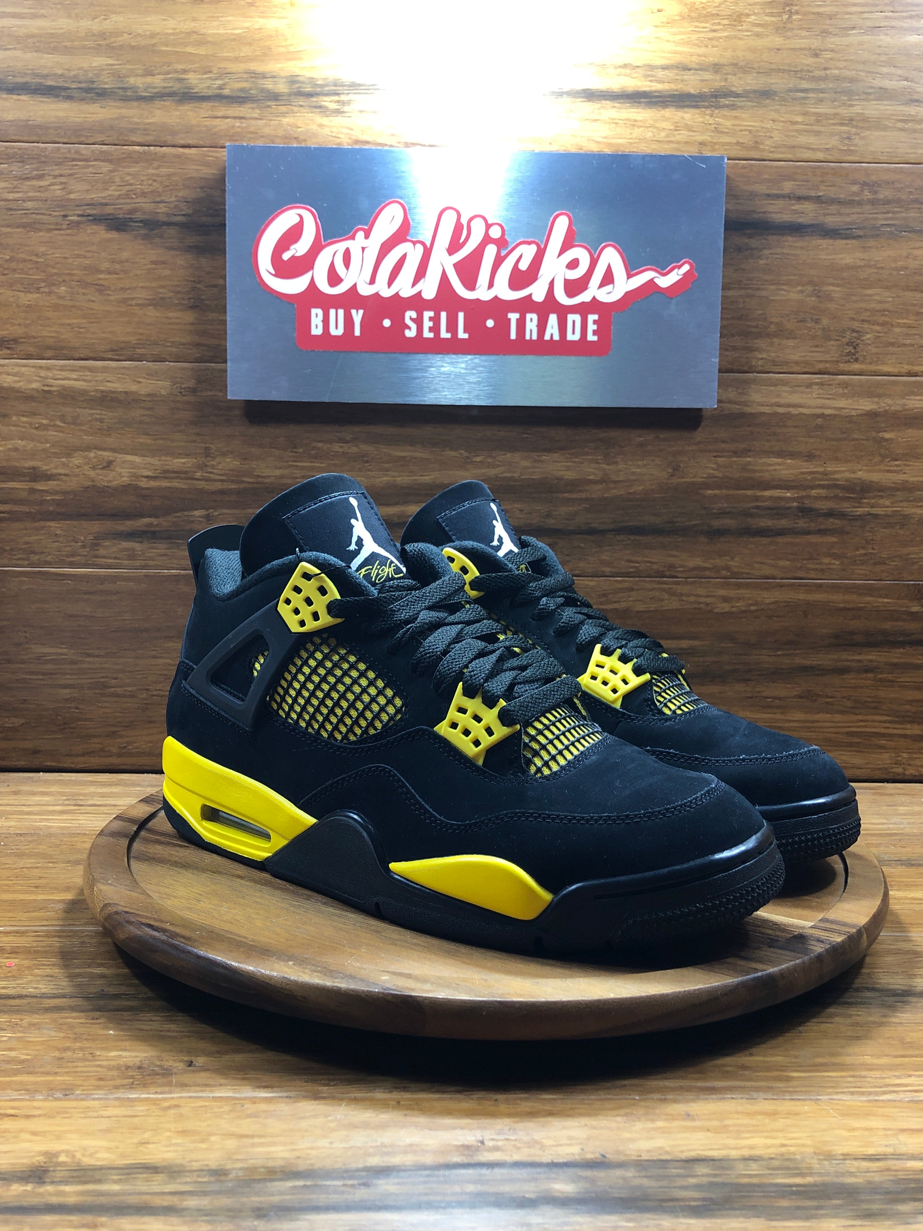 Jordan 4 Retro Thunder (2023)