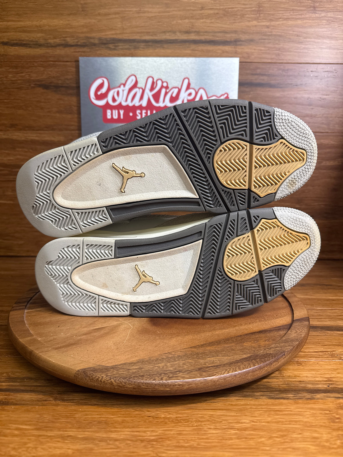 Jordan 4 Retro SE Craft Photon Dust