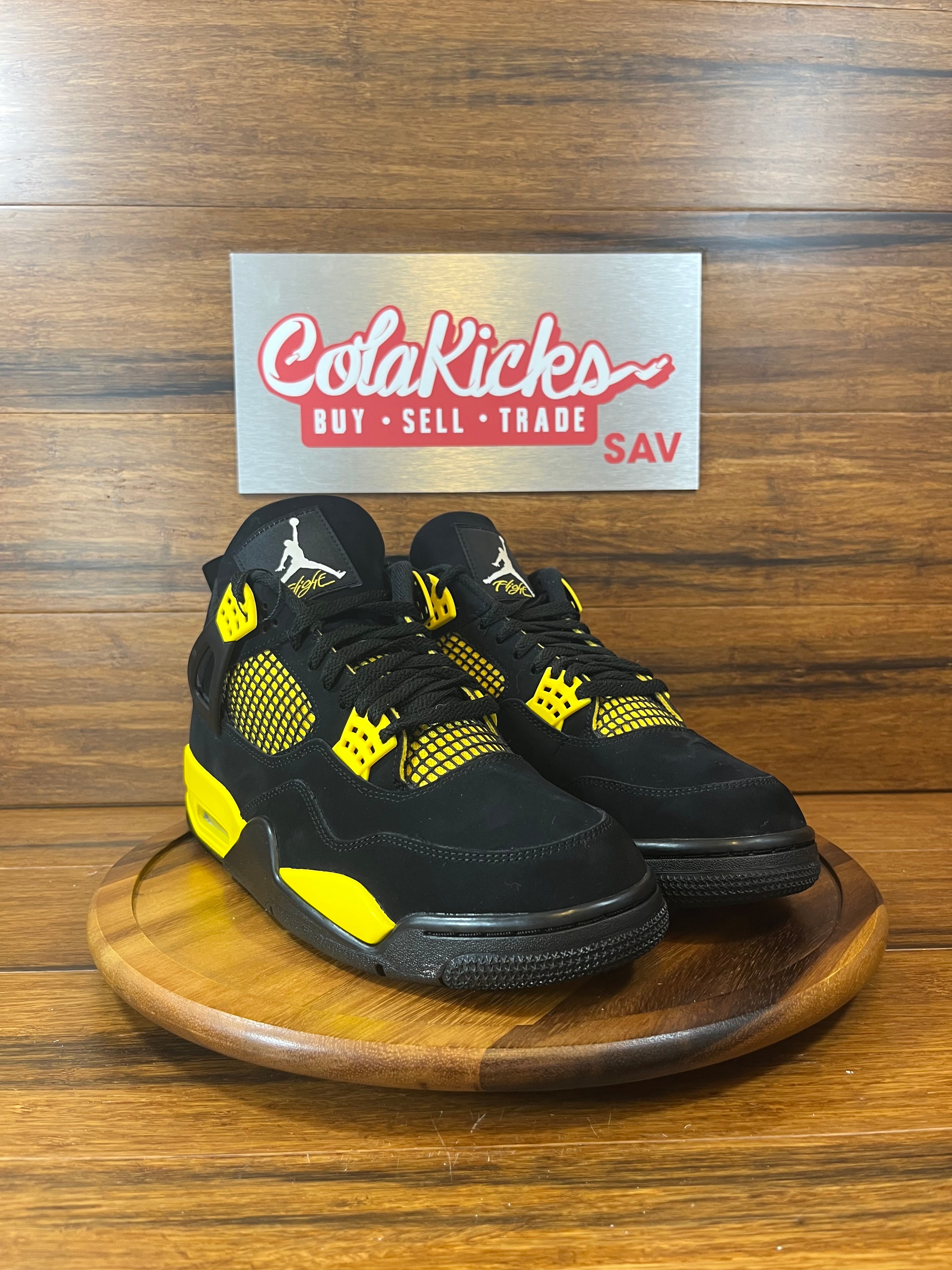 Jordan 4 Retro Thunder (2023)
