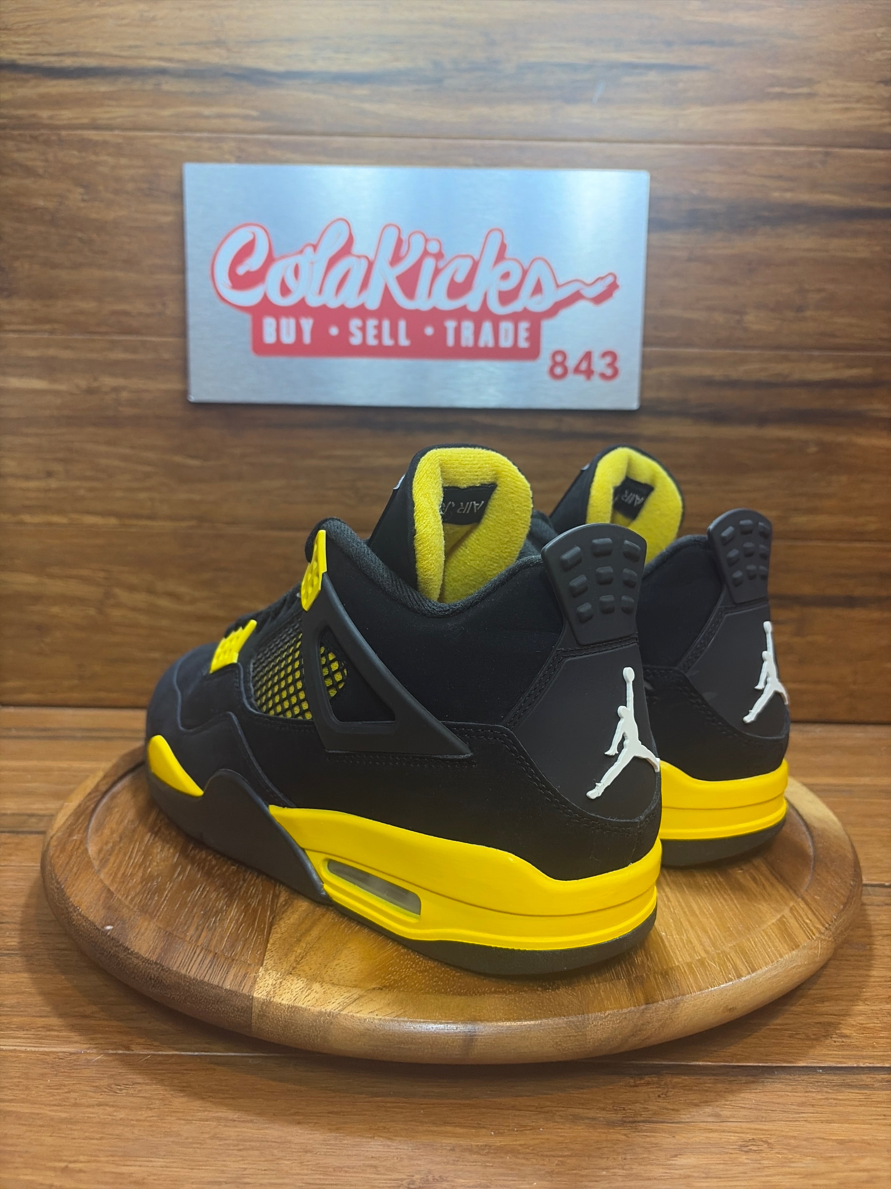 Jordan 4 Retro Thunder (2023)