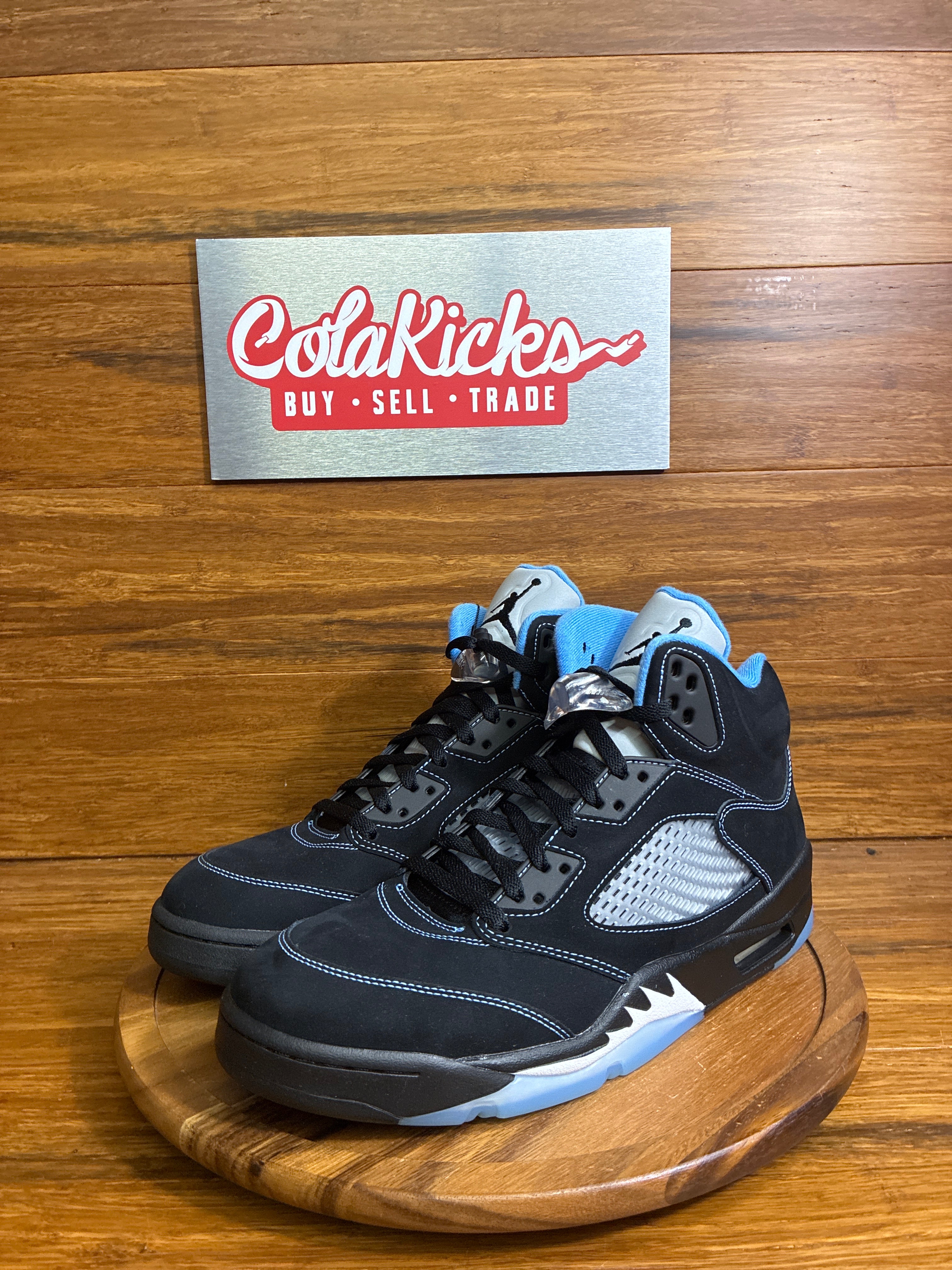 Jordan 5 Retro Black University Blue (2026)