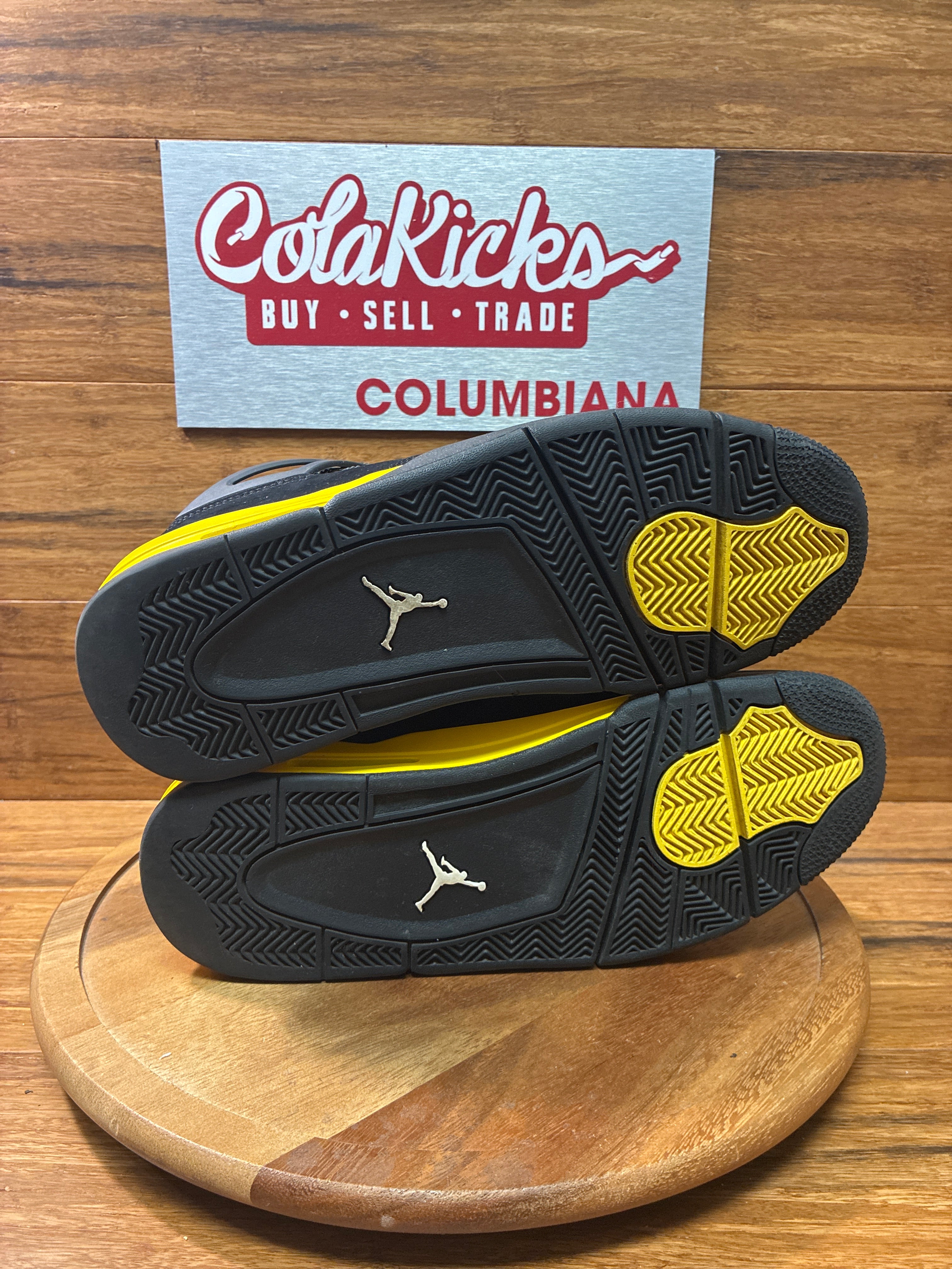 Jordan 4 Retro Thunder (2023)