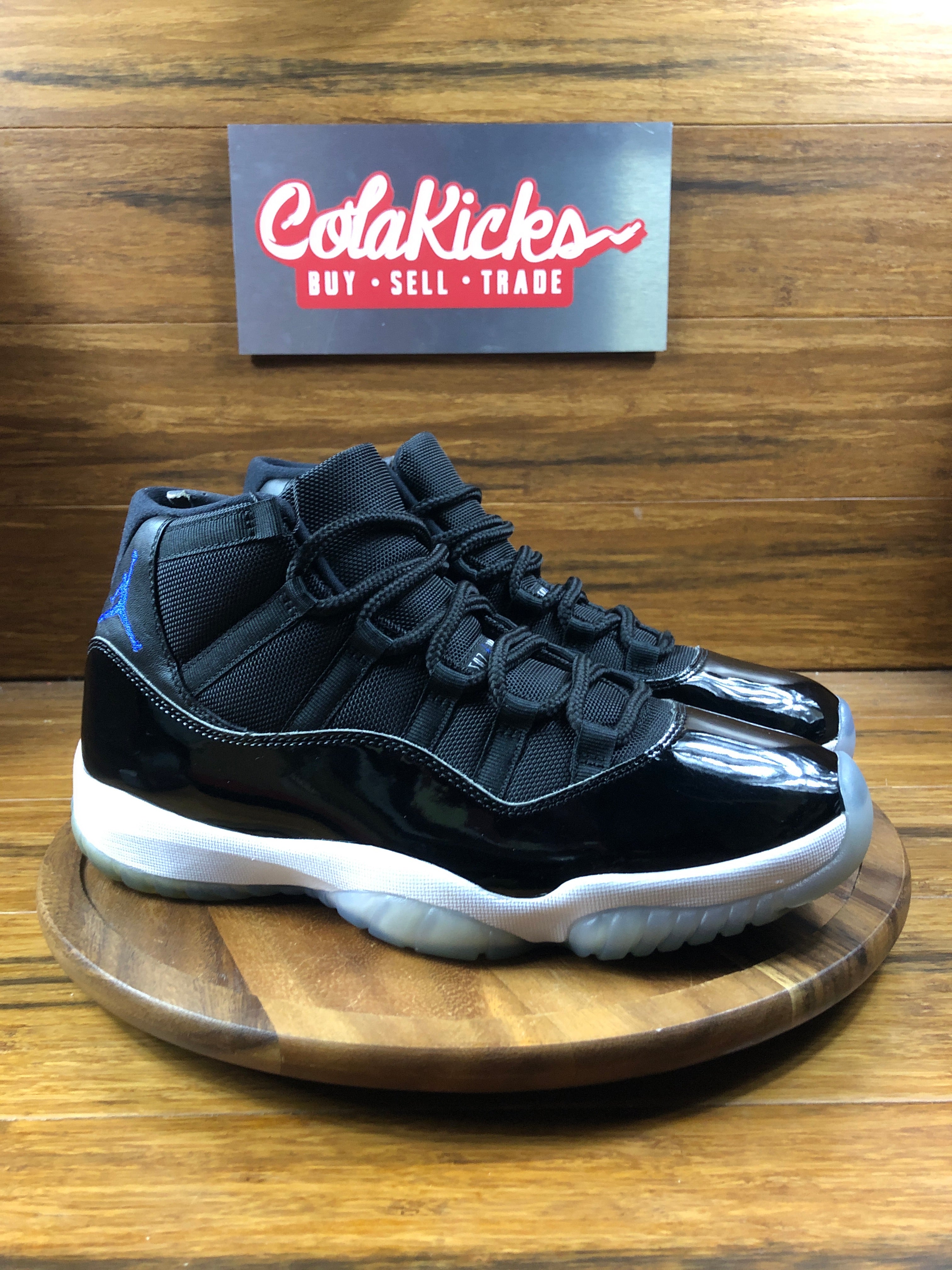 Jordan 11 Retro Space Jam (2016)