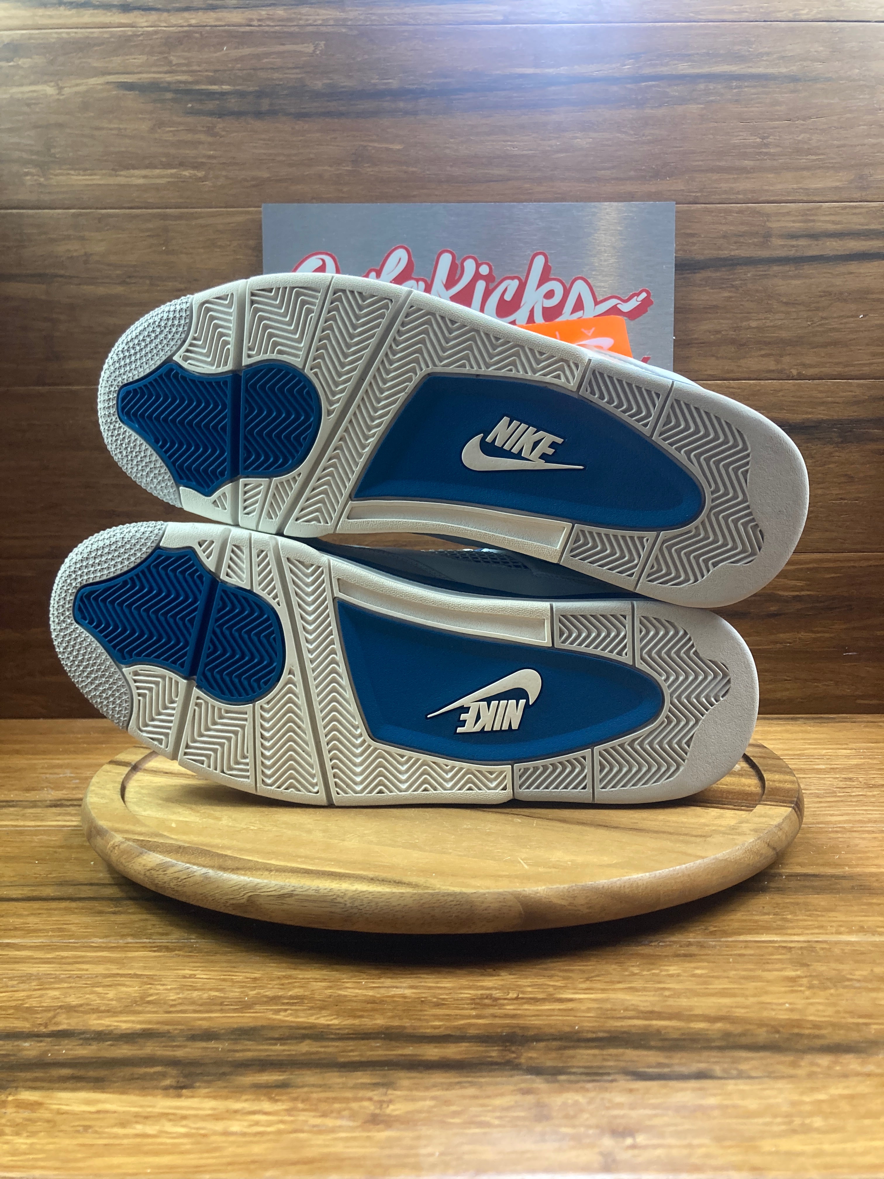 Jordan 4 Retro Military Blue (2024)