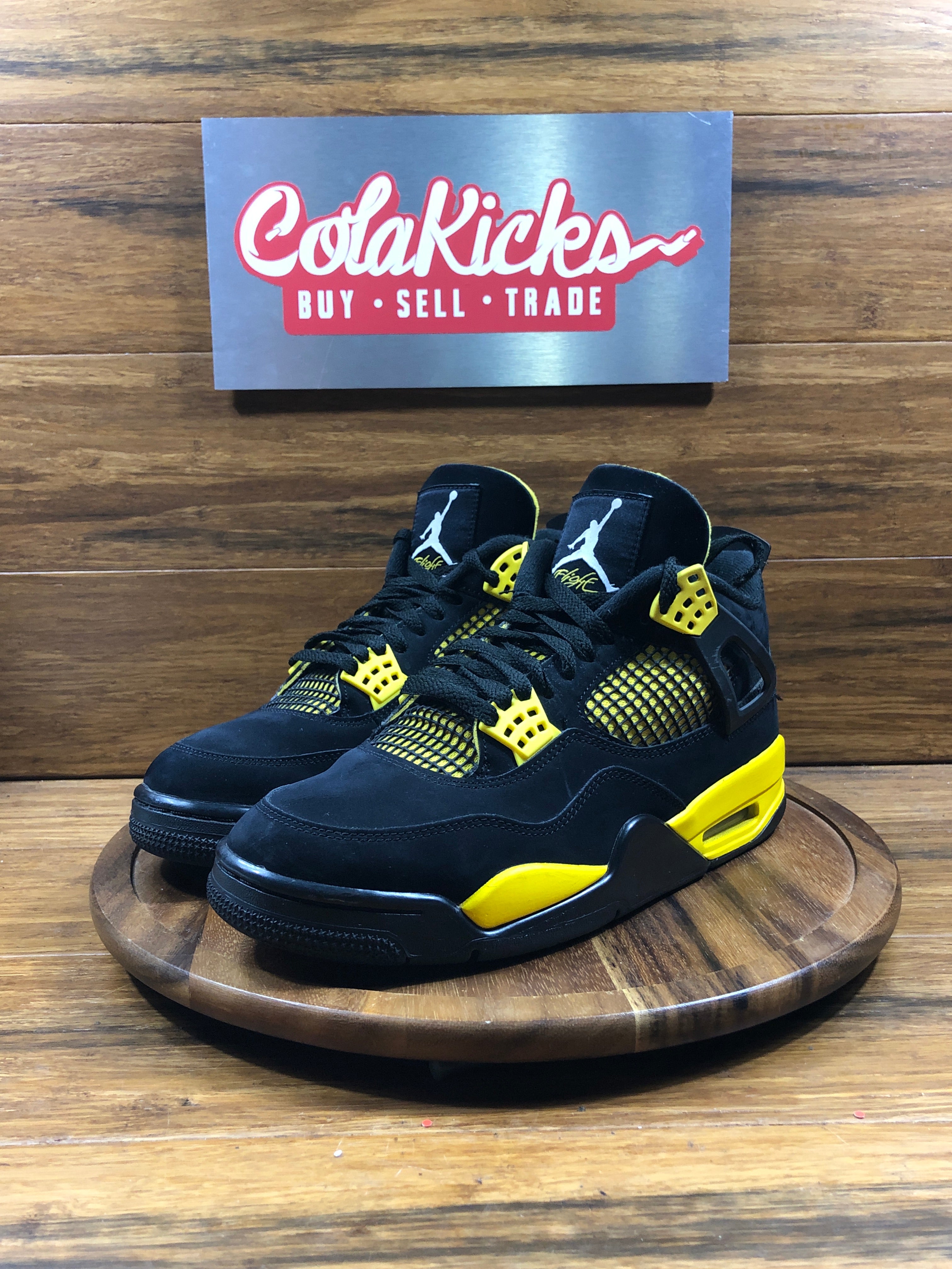 Jordan 4 Retro Thunder (2023)
