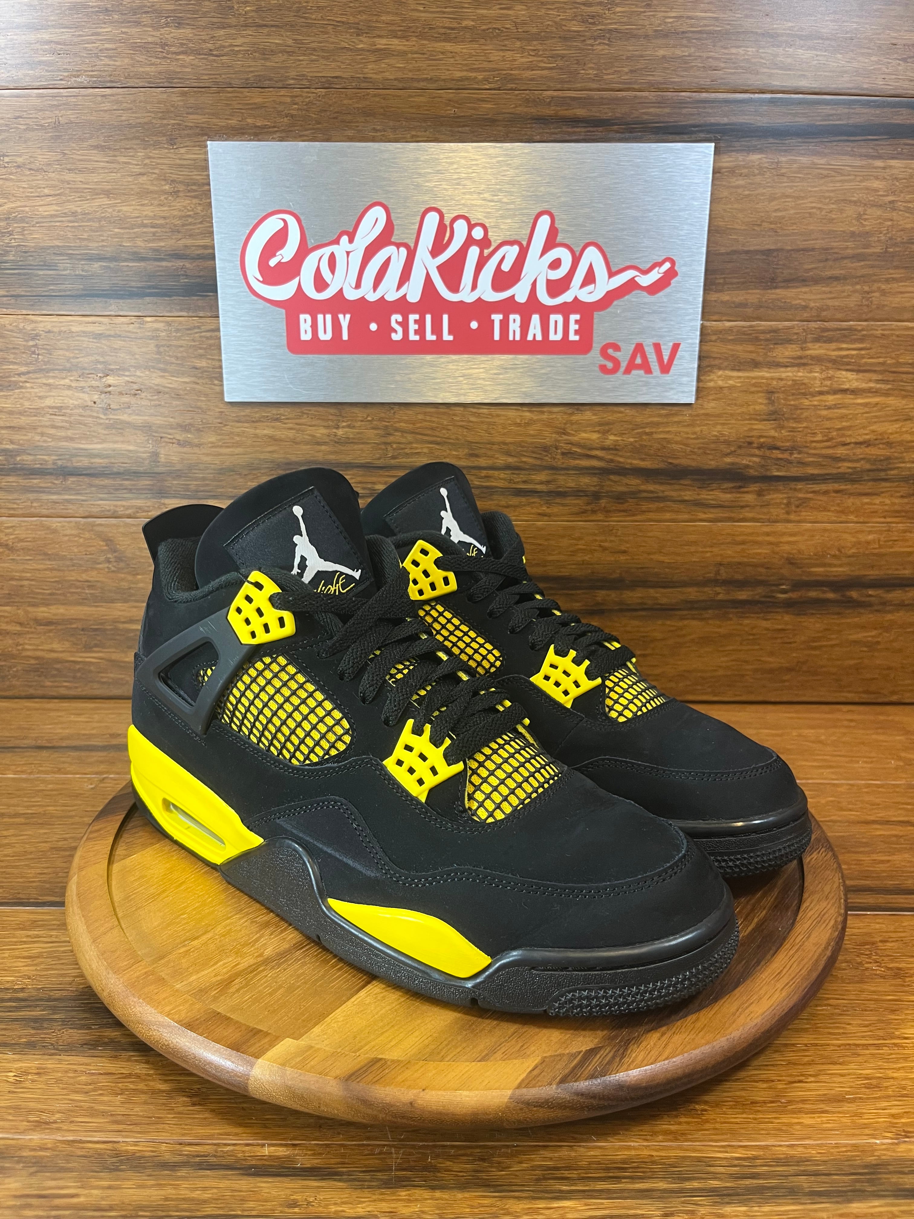 Jordan 4 Retro Thunder (2023)