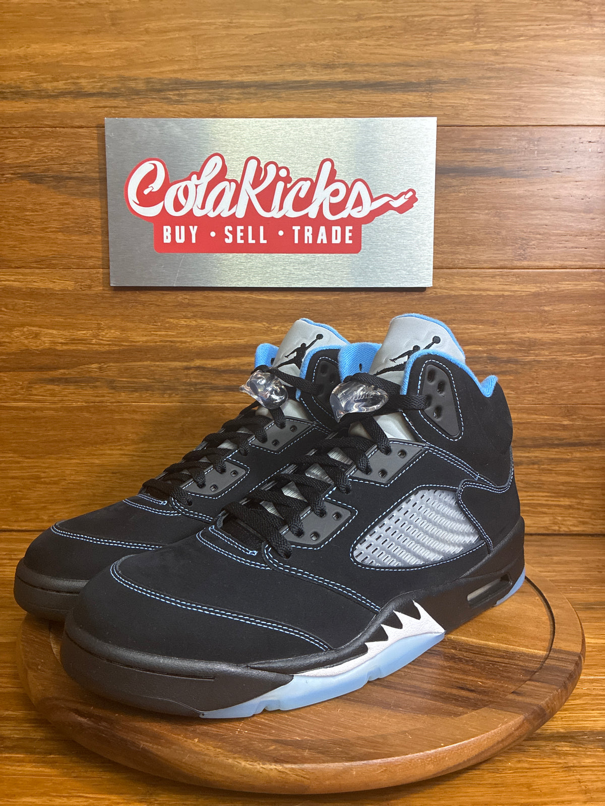 Jordan 5 Retro Black University Blue (2026)
