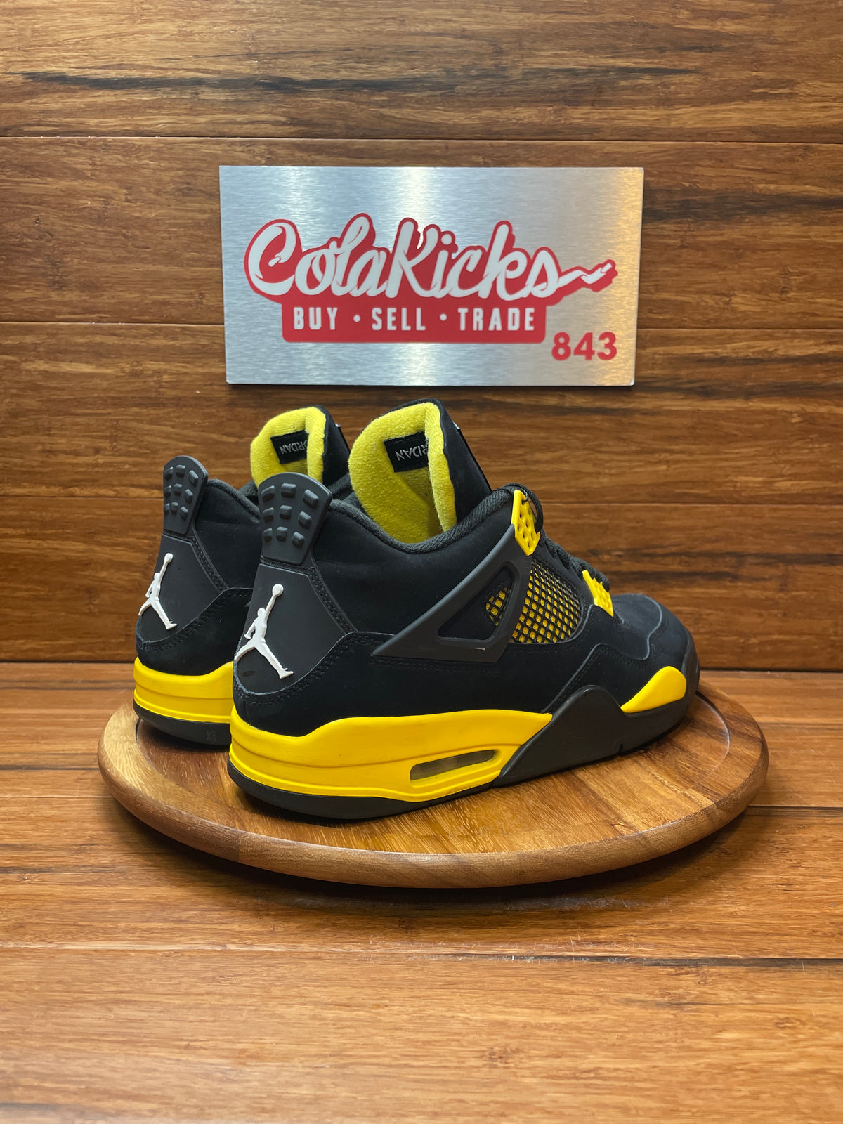 Jordan 4 Retro Thunder (2023)
