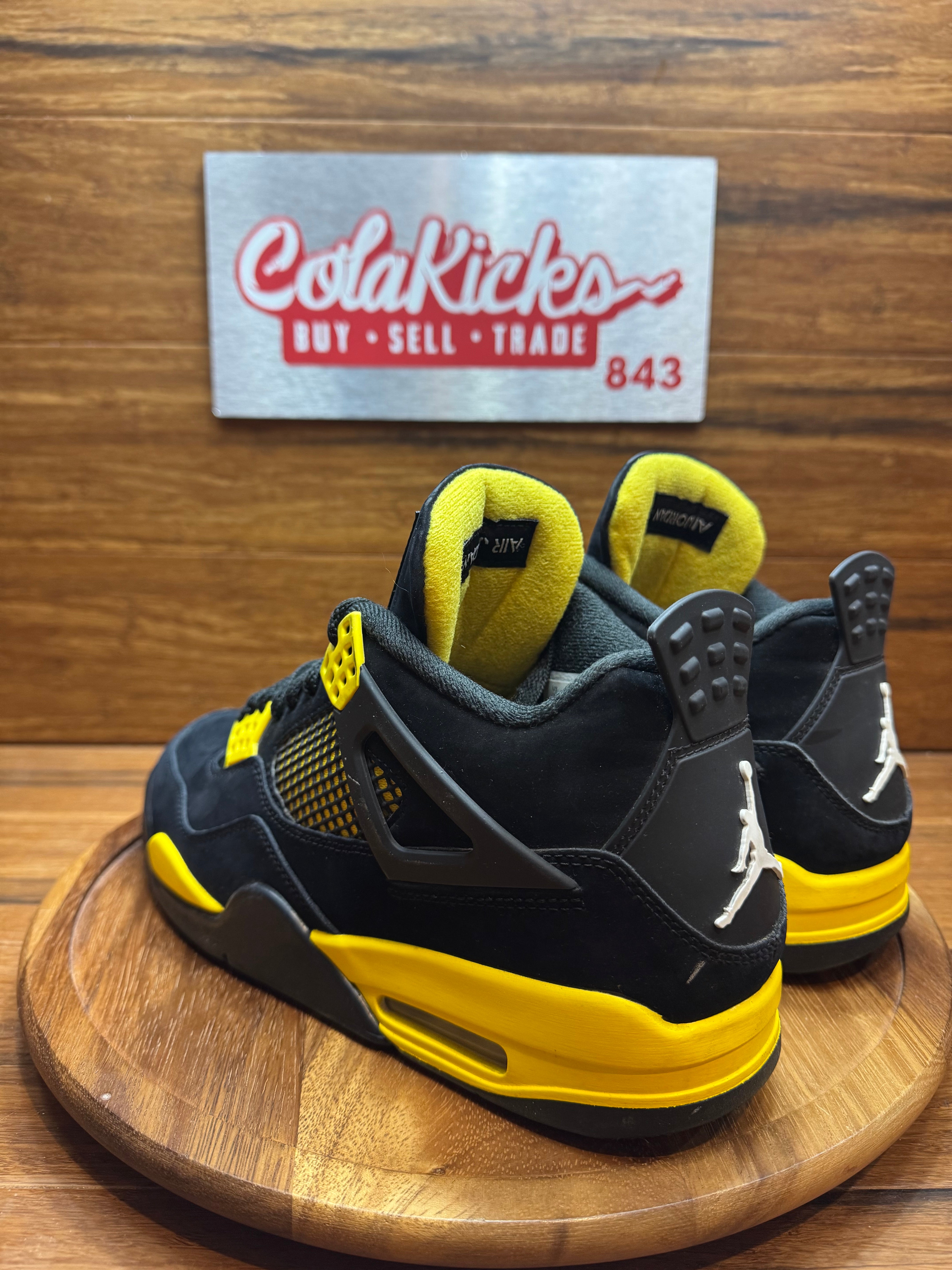 Jordan 4 Retro Thunder (2023)