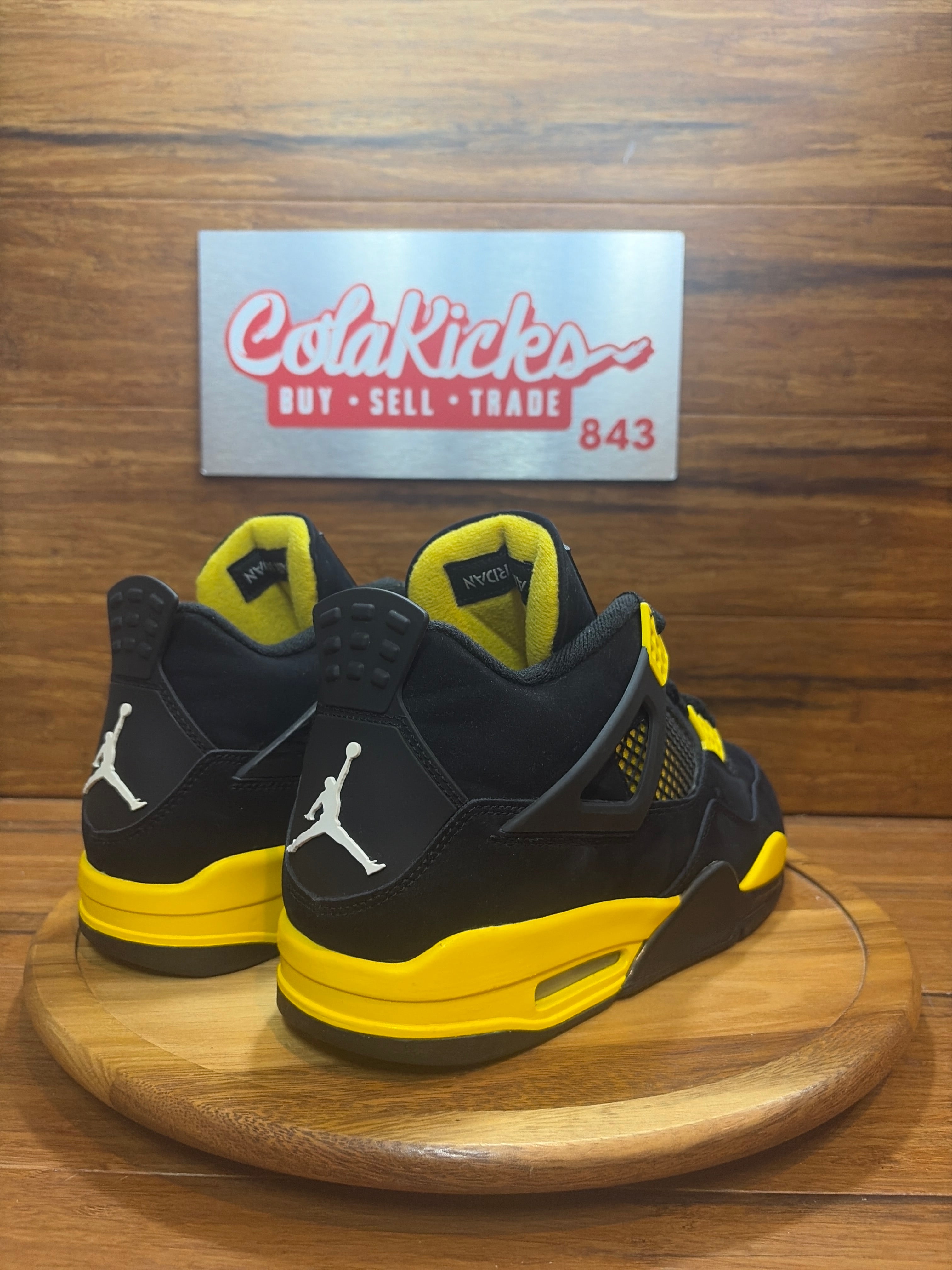 Jordan 4 Retro Thunder (2023)