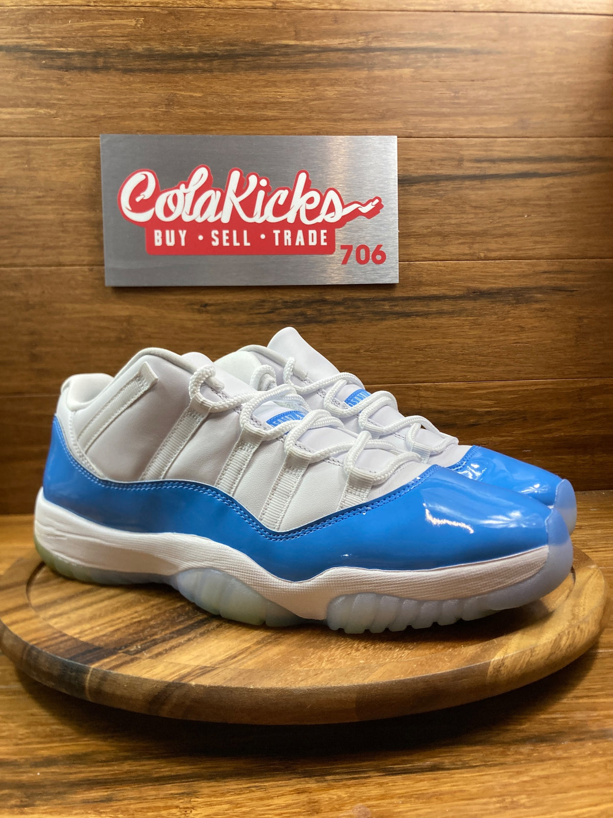 Jordan 11 Retro Low University Blue (2026)